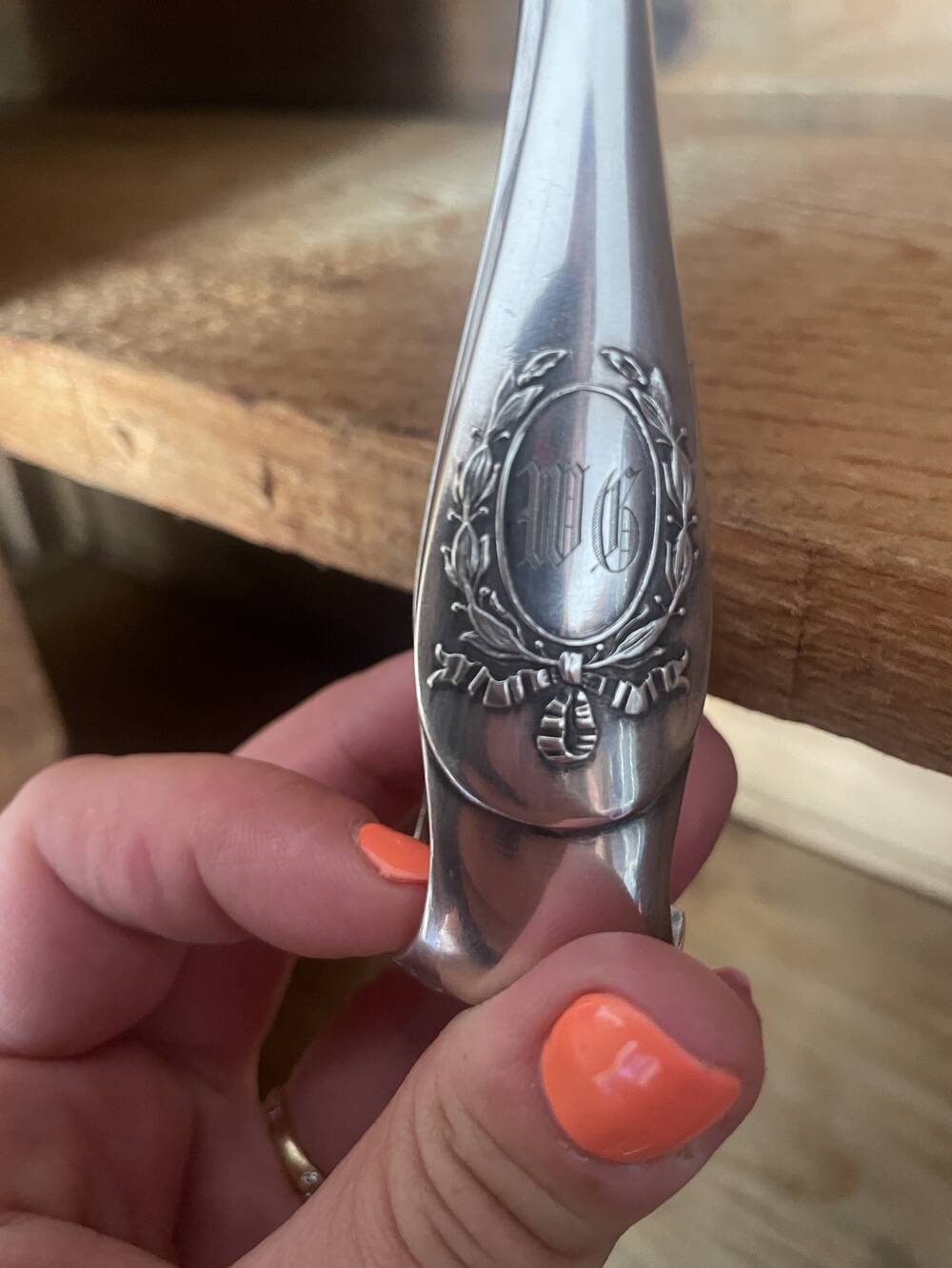 Silver metal sugar tongs from the Gombault house for tea time.