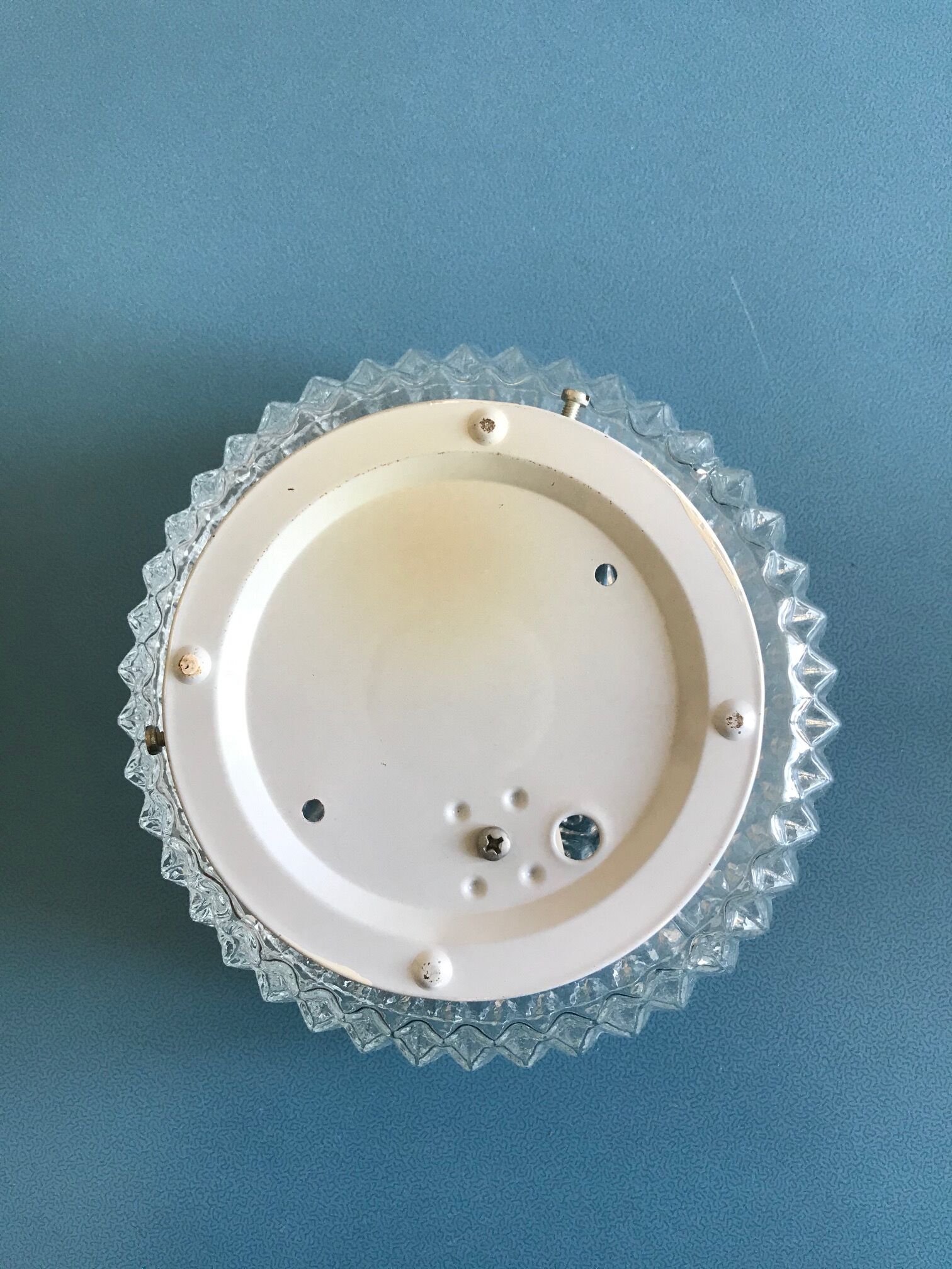 Round ceiling light in chiseled glass