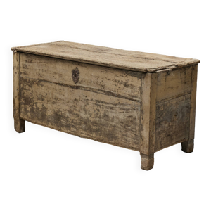 Coffre primitif rural,