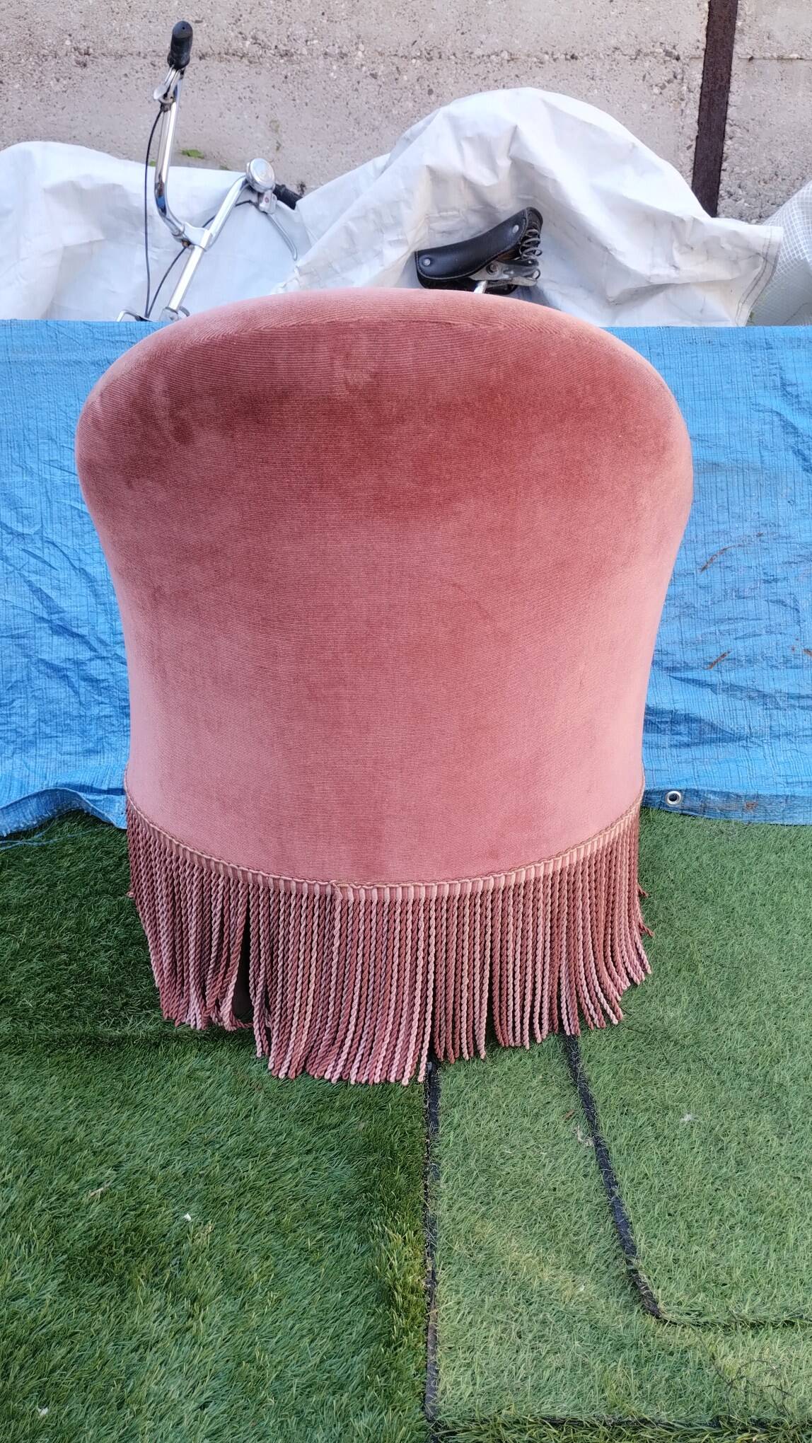 Pink toad armchair
