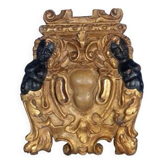 Élément bois sculpté 18e siècle un cartouche entouré de 2 femmes C478