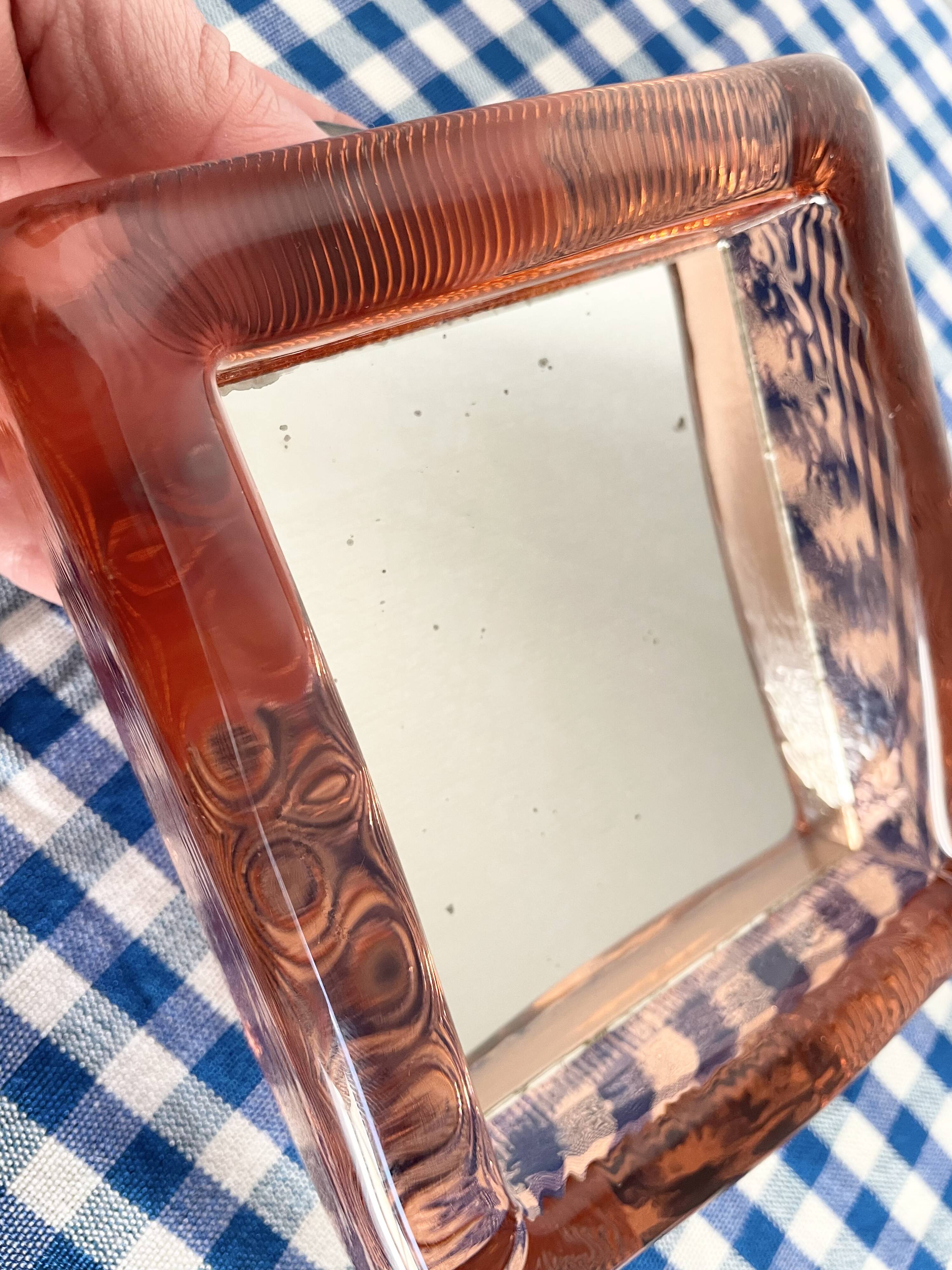 Miroir en verre rose d’Italie