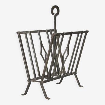 Metal magazine rack