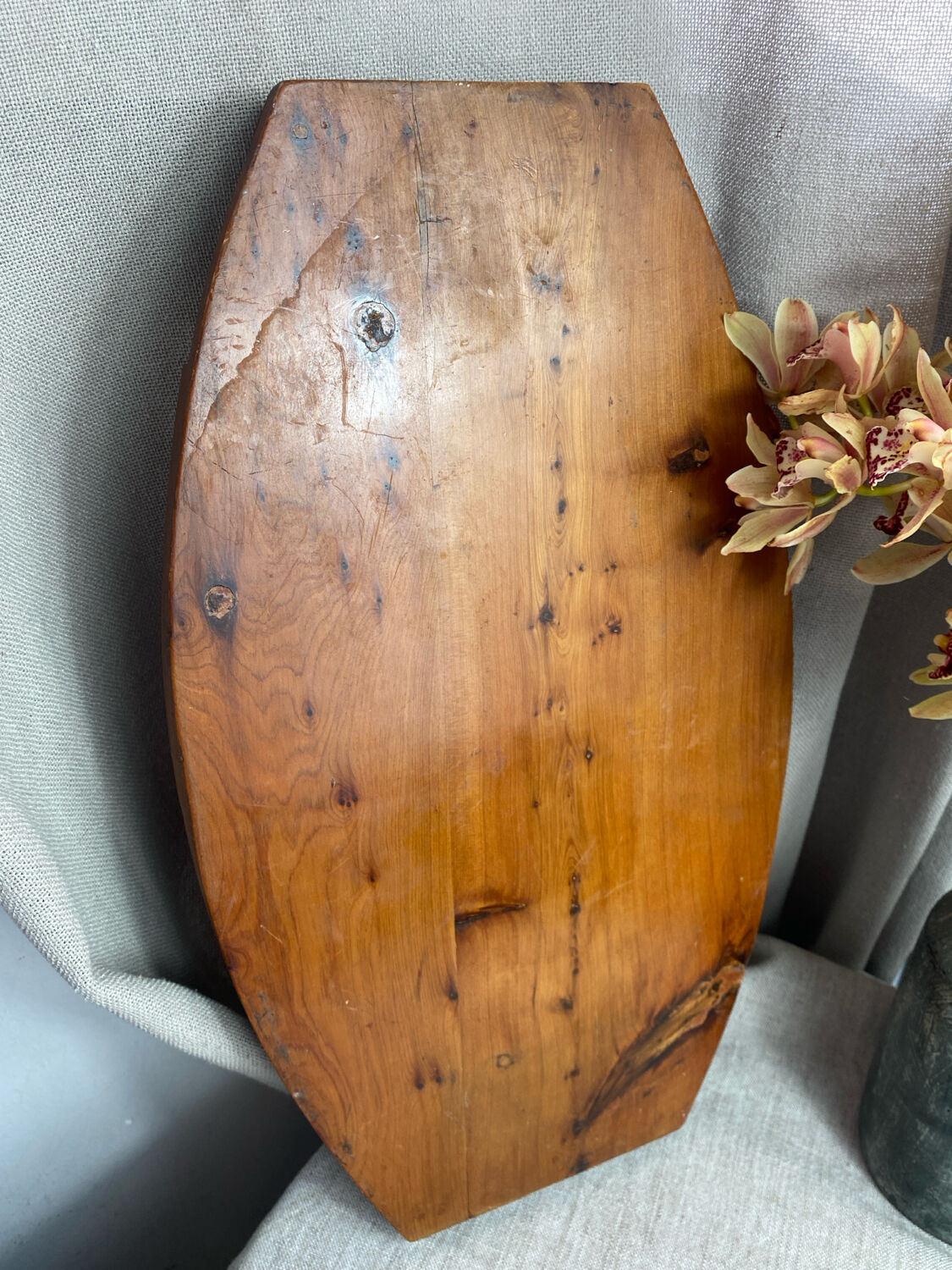 Wooden tray, inlaid decoration with marquetry and mother-of-pearl.