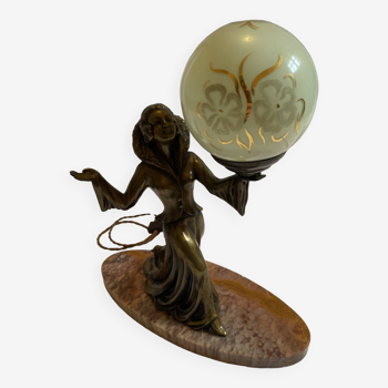 Lampe art déco en marbre et bronze, femme tenant un globe