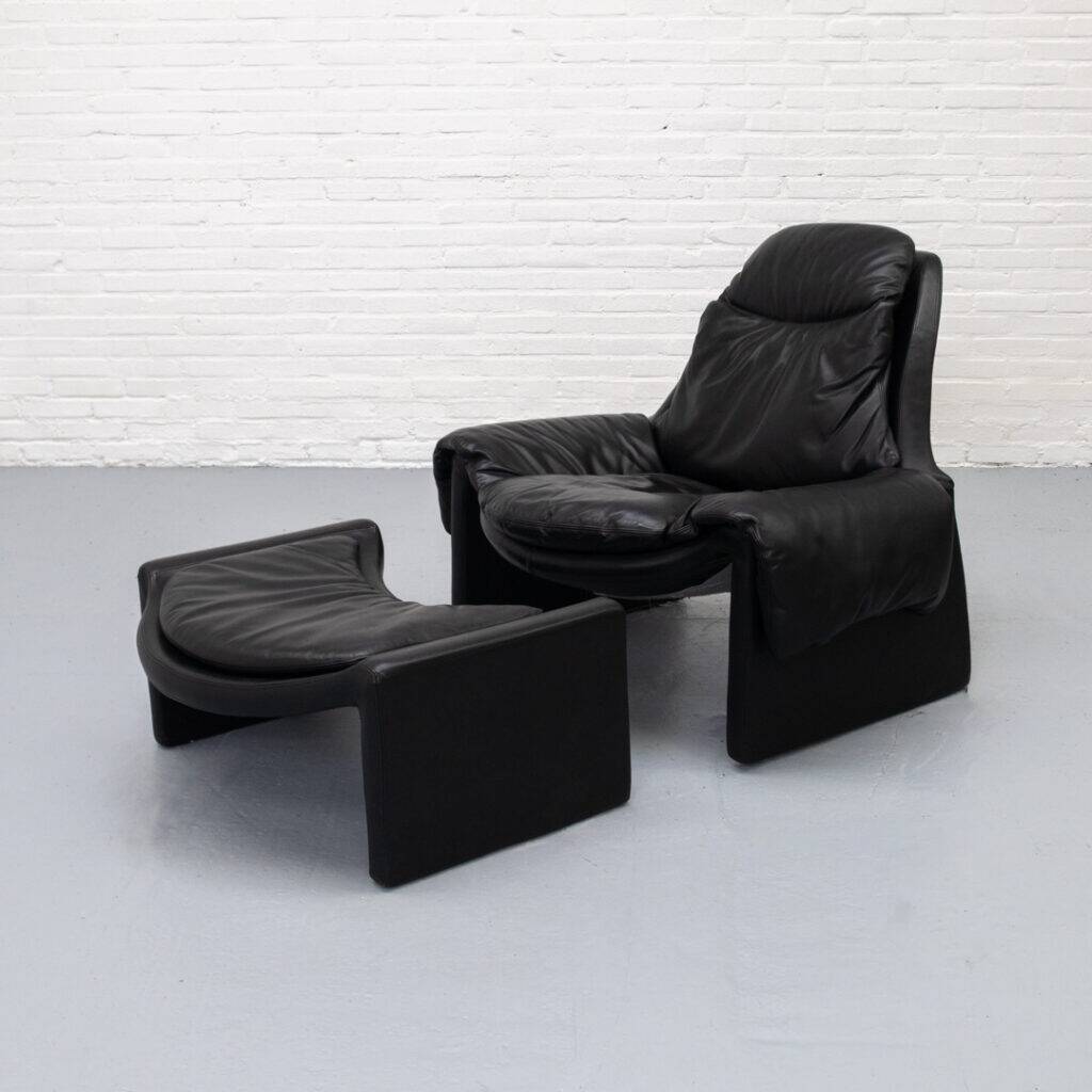 Saporiti Italia P60 armchair with ottoman