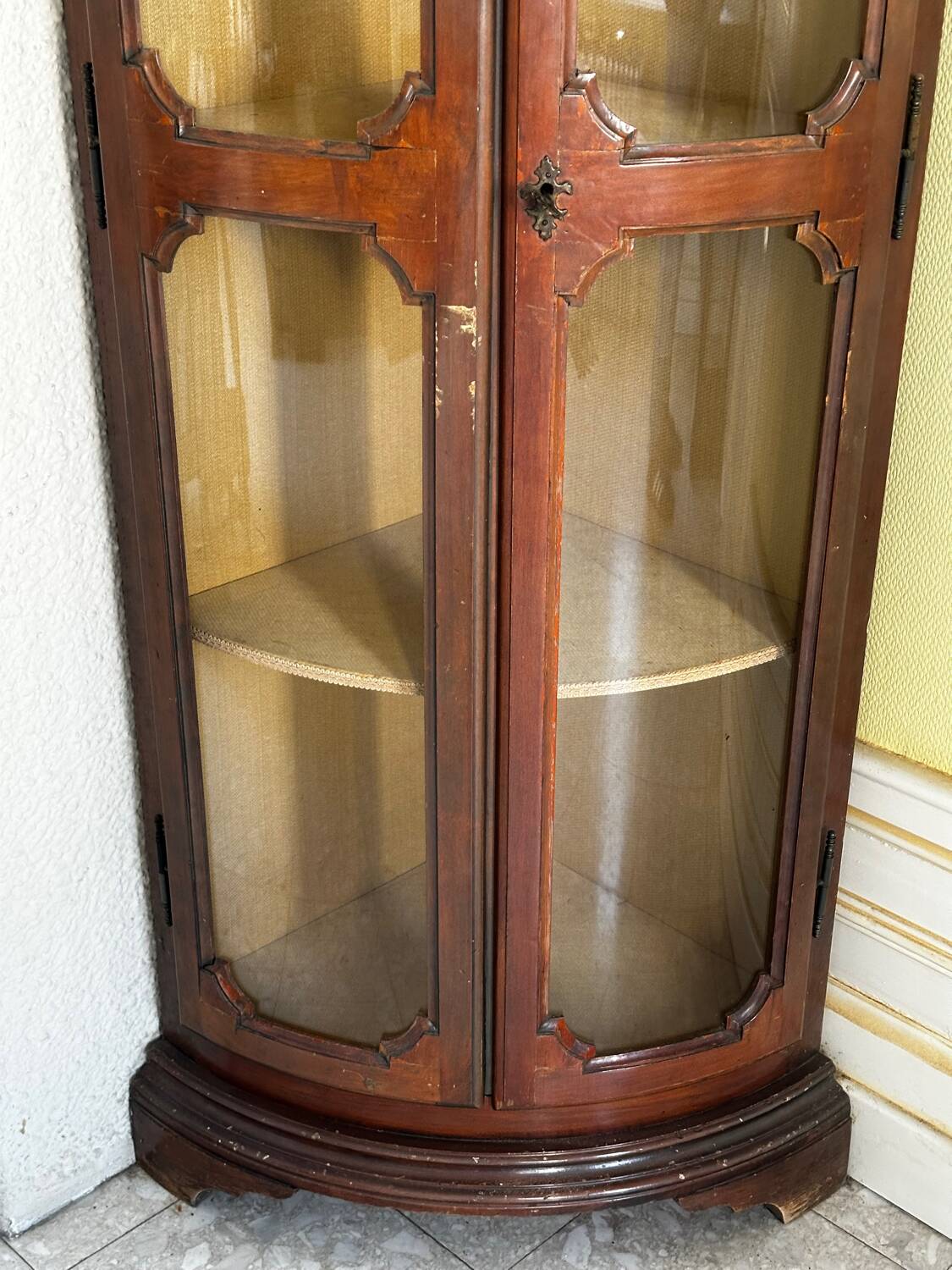 Corner display cabinet veneered in mahogany - Victorian - 20th century