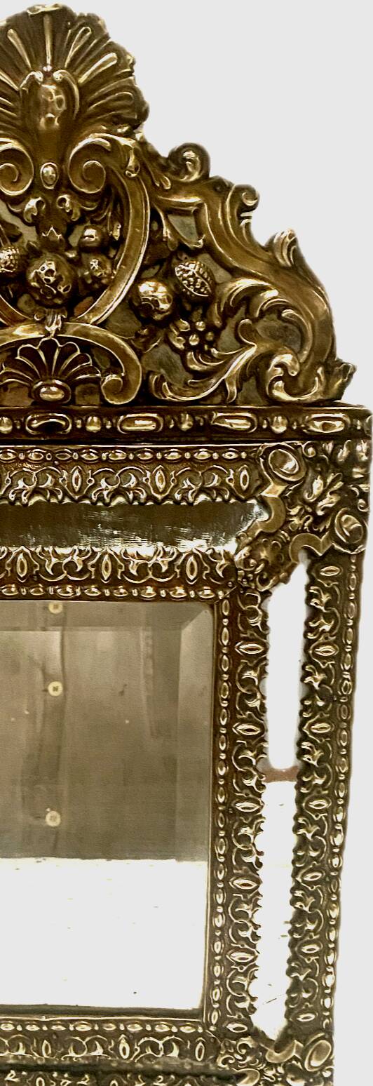 Miroir a parcloses en cuivre repoussé XIX siècle