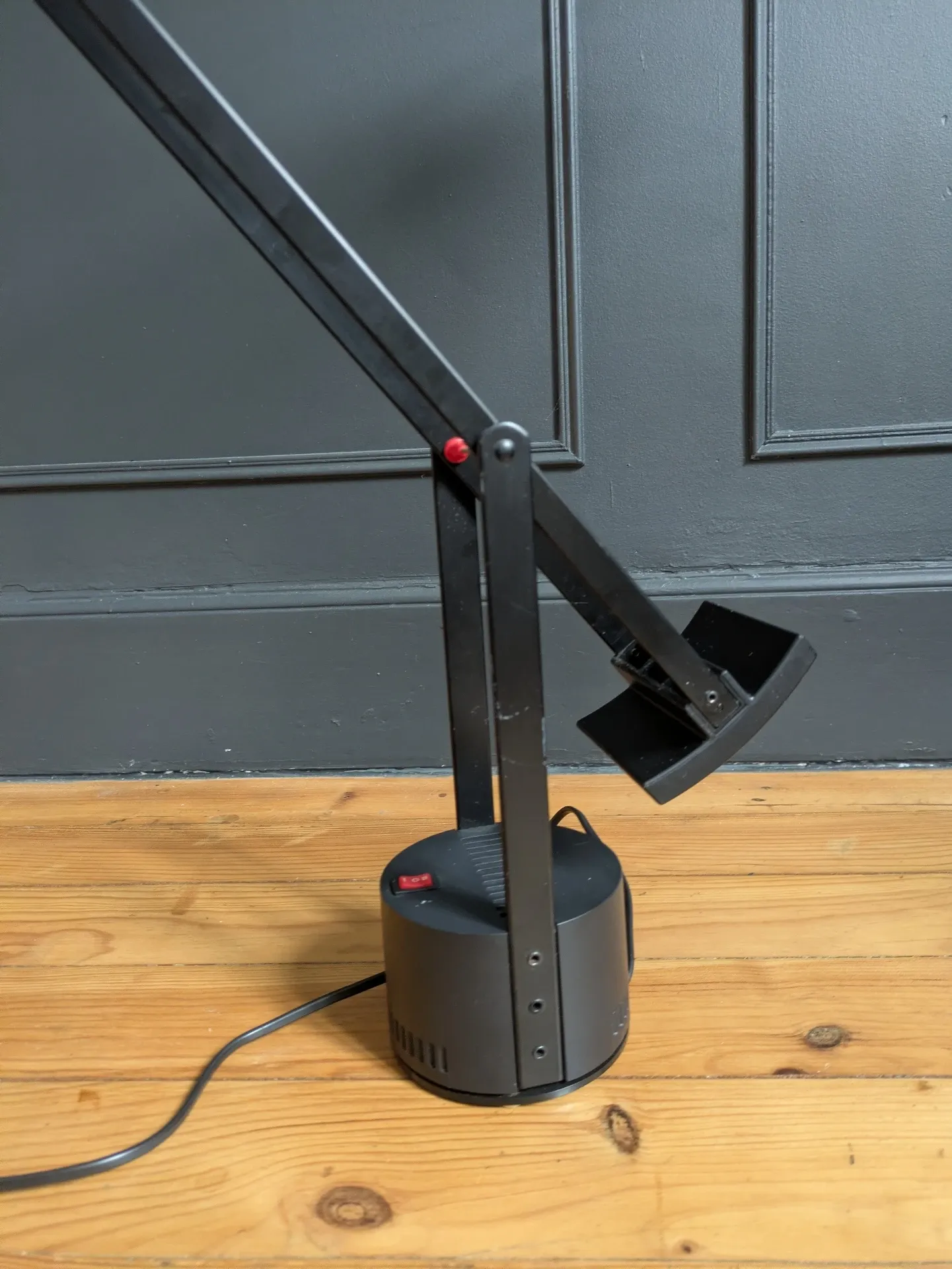 'Tizio' desk lamp by Richard Sapper for Artemide. Original edition.