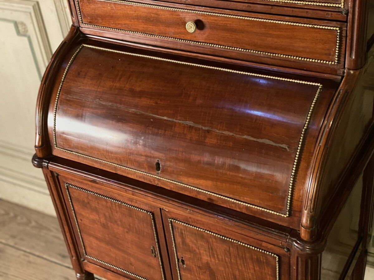 Cylinder desk in solid mahogany, late 18th century