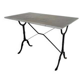 Table de bistrot en marbre blanc, pieds en fonte