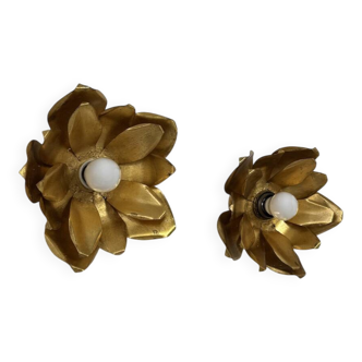 Pair of vintage flower wall lights, gilded metal, France, 1970.