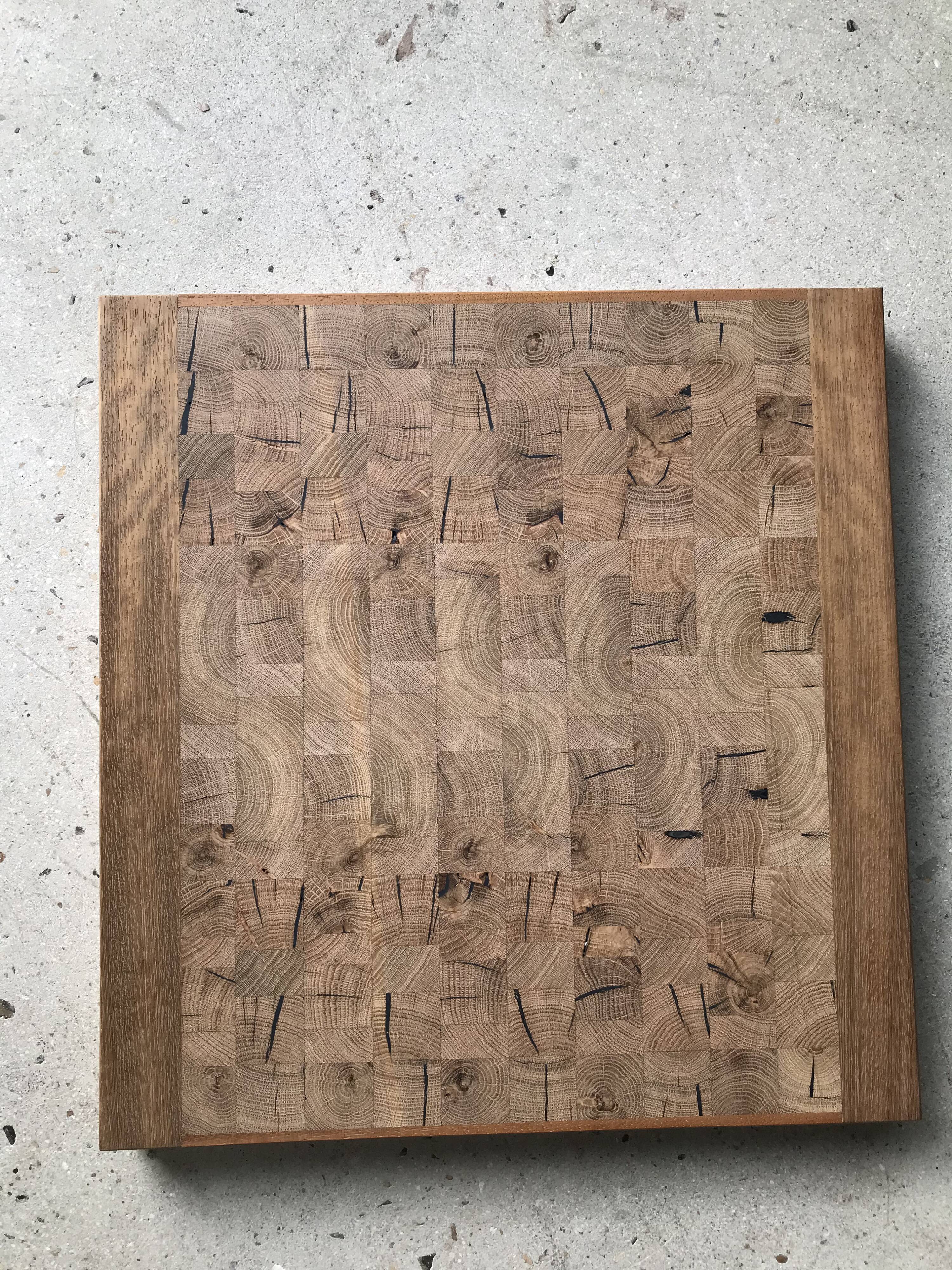 Decorative wooden top with checkerboard effect