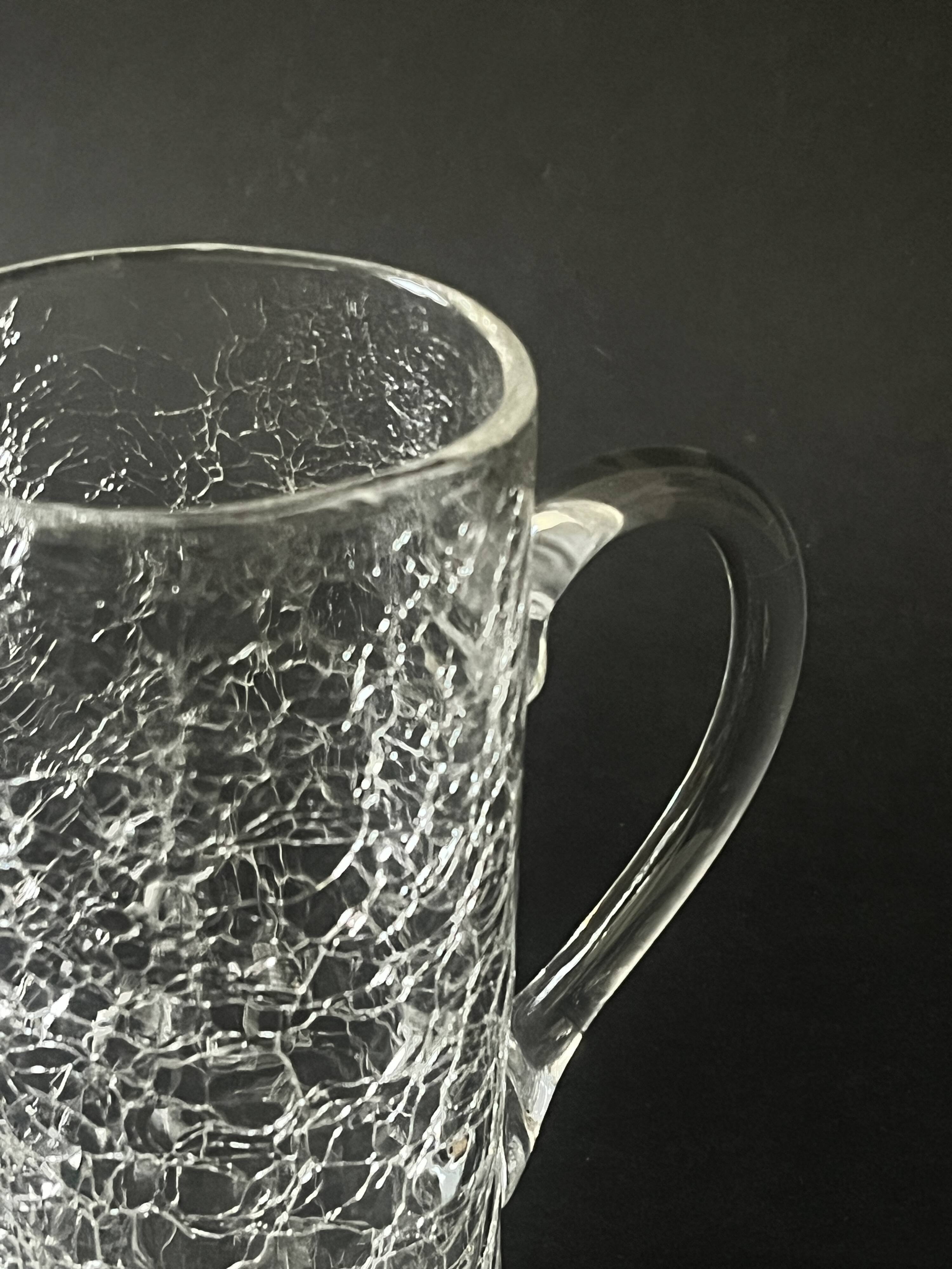 carafe à eau vintage en verre soufflée à la bouche