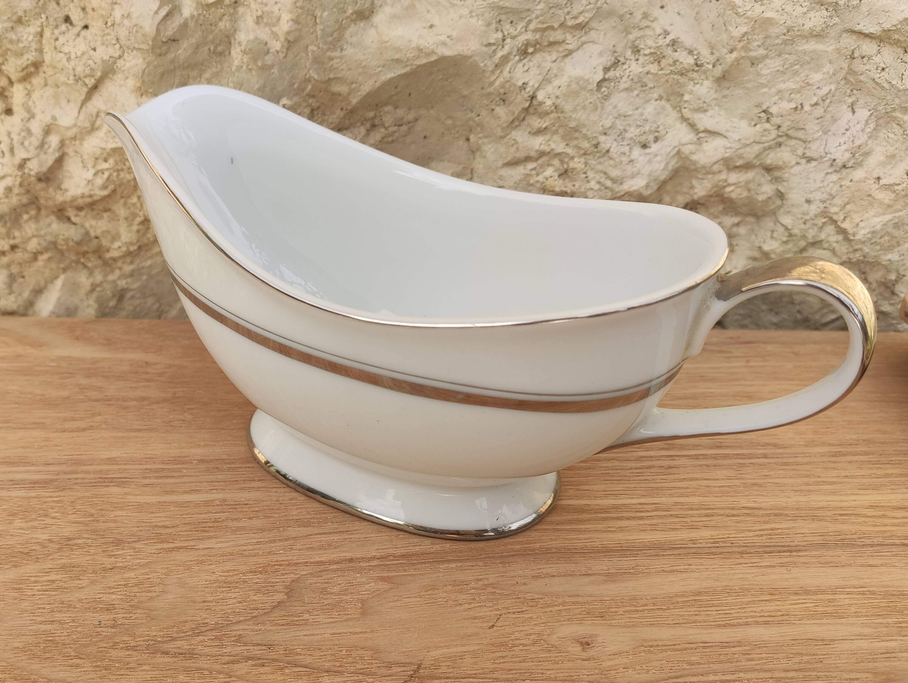 Porcelain gravy boat
