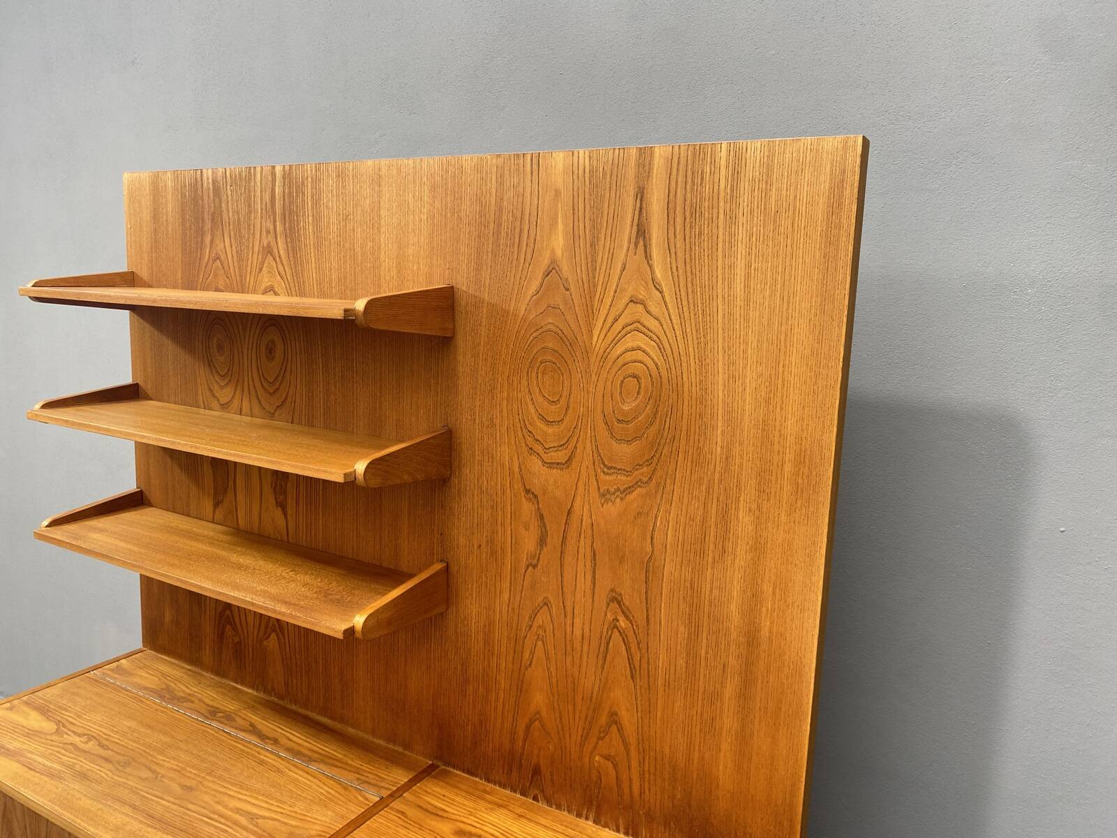 Système d'étagères murales du milieu du siècle par Český nábytek, 1960, Tchécoslovaquie