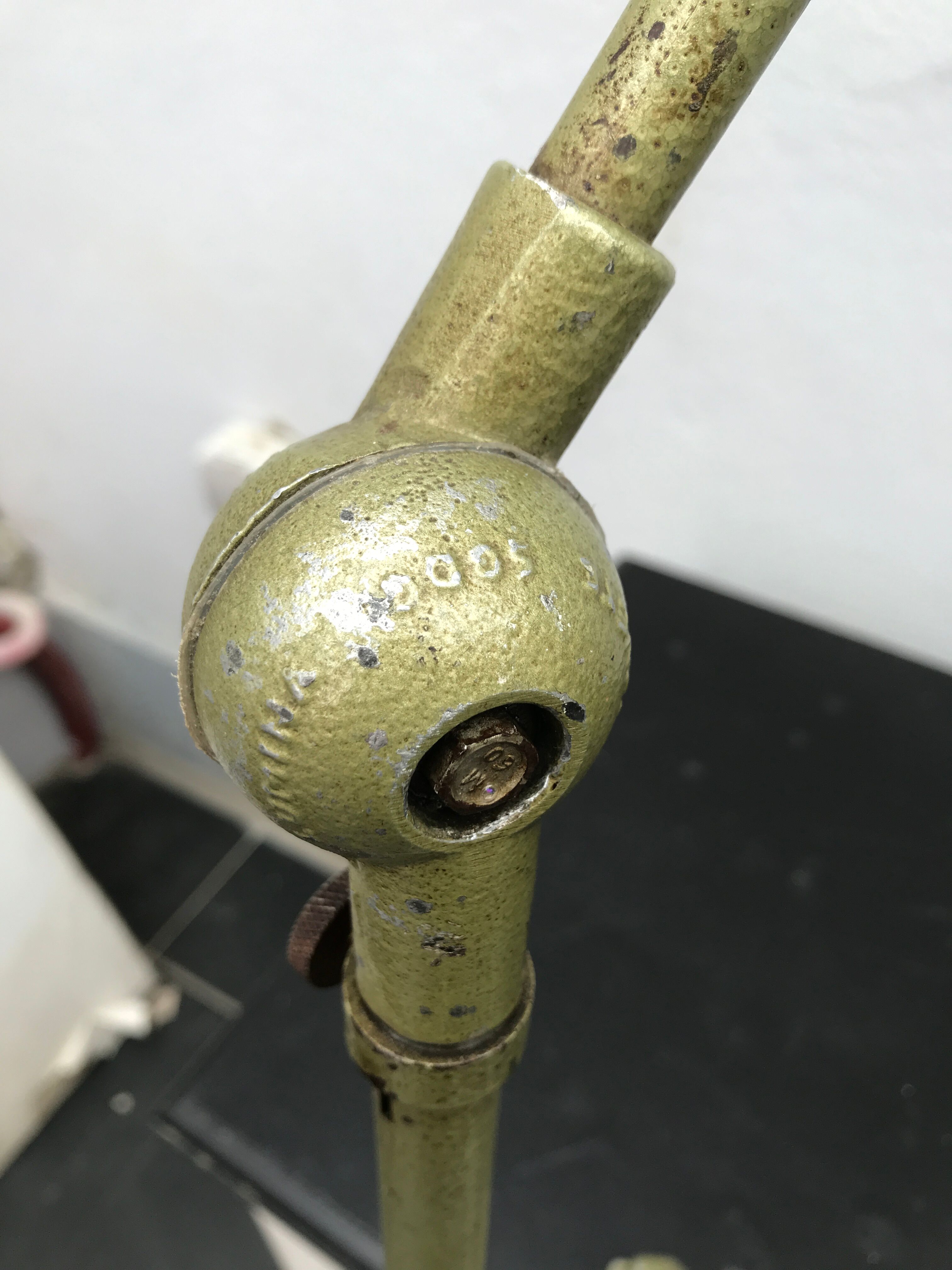 Articulated Lumina workshop lamp