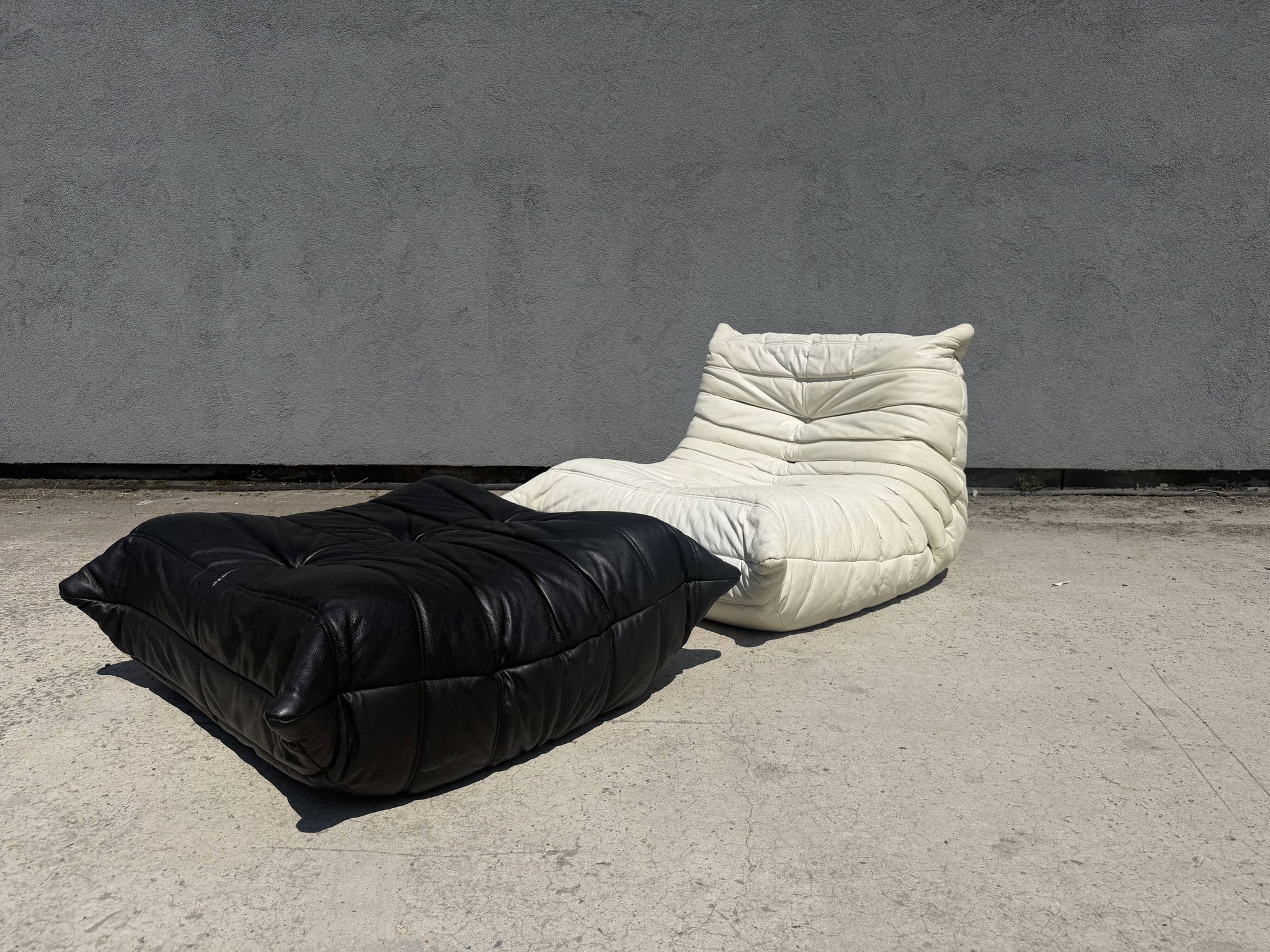 100% authentic Ligne Roset Togo 1-seater + pouf original leather Black & White