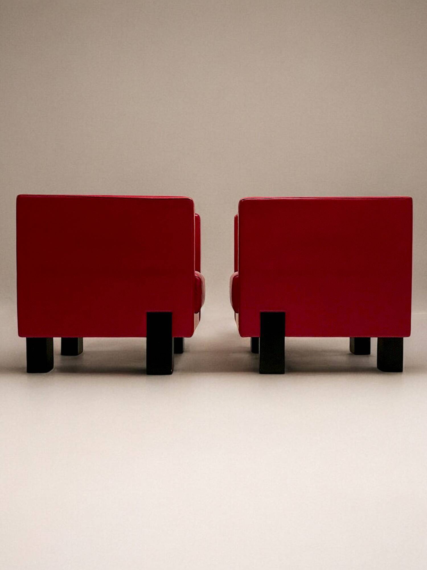 Poltrona Frau - Pair of red leather armchairs, “Moji” model - c. 2000