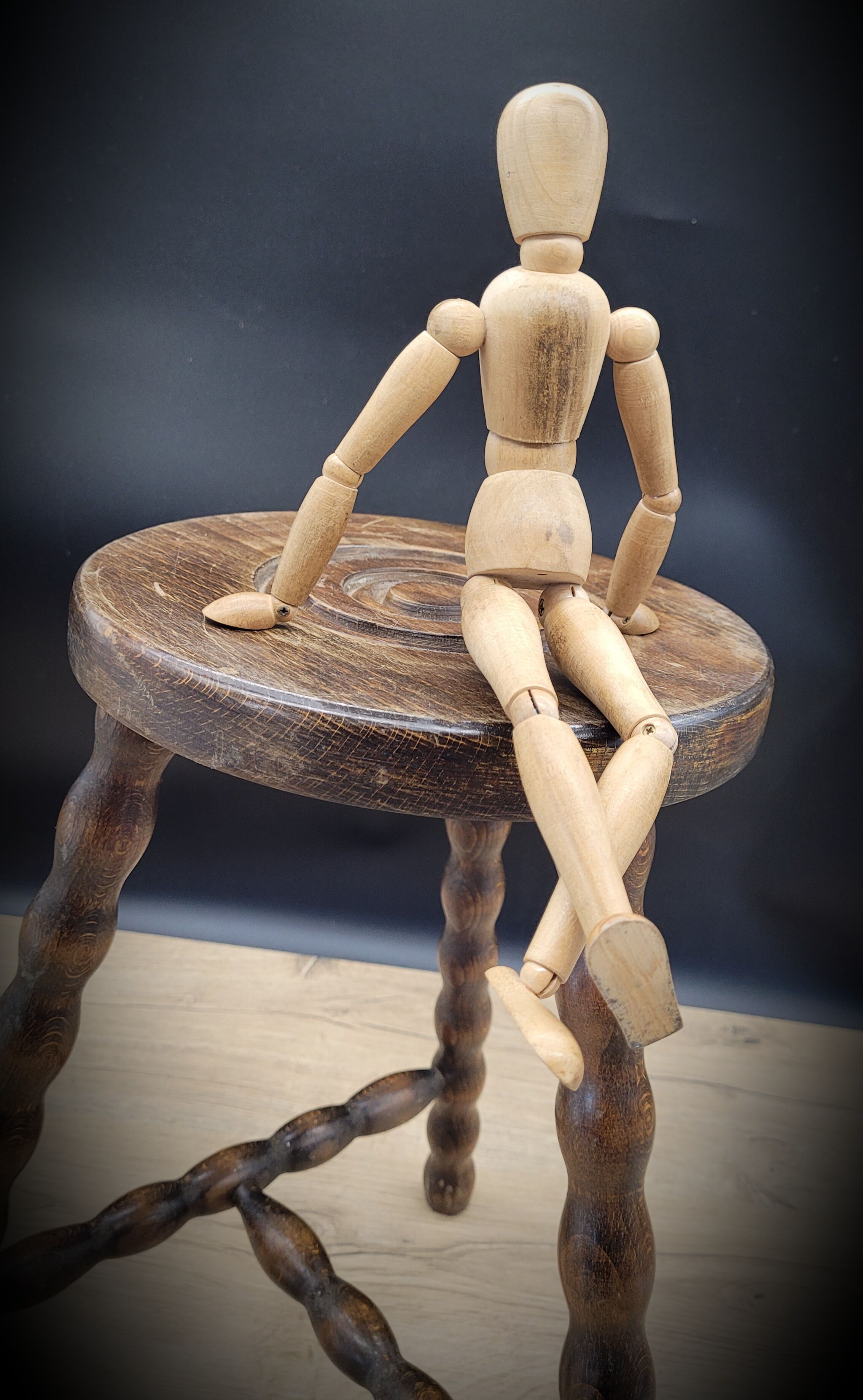 Tripod stool feet ball