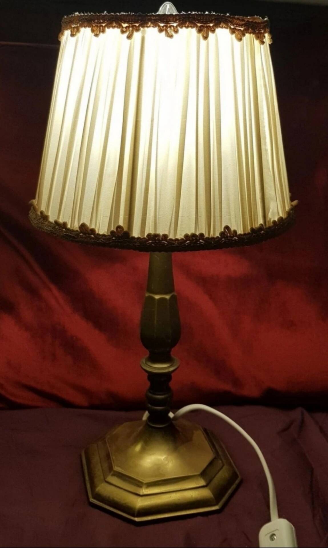 Pied de lampe a poser en laiton