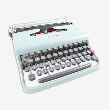 Machine à écrire Olivetti Lettera 22 bleue pastel Vintage