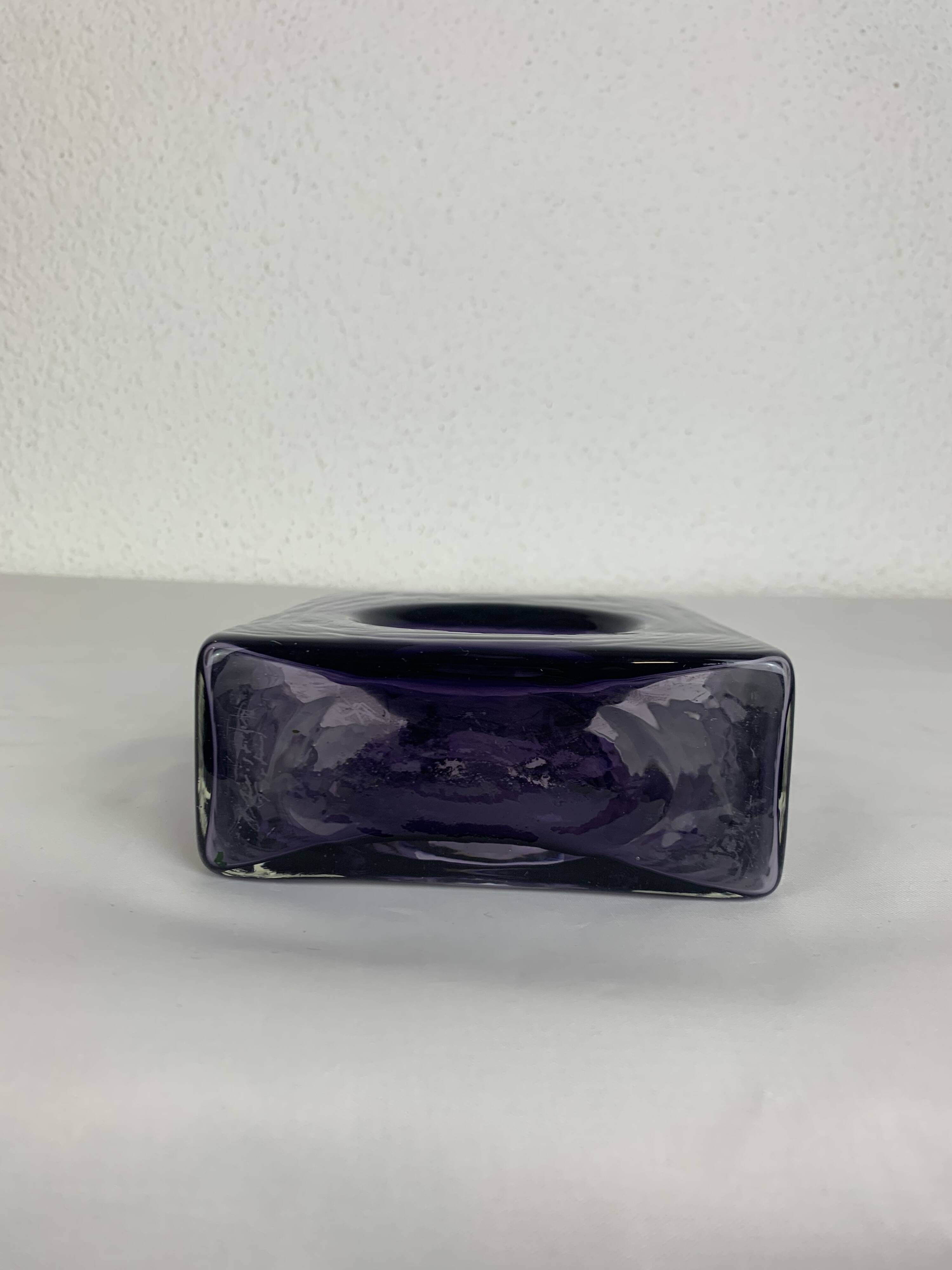 Diabolo vase signed Christian Tortu, blown glass in purple.