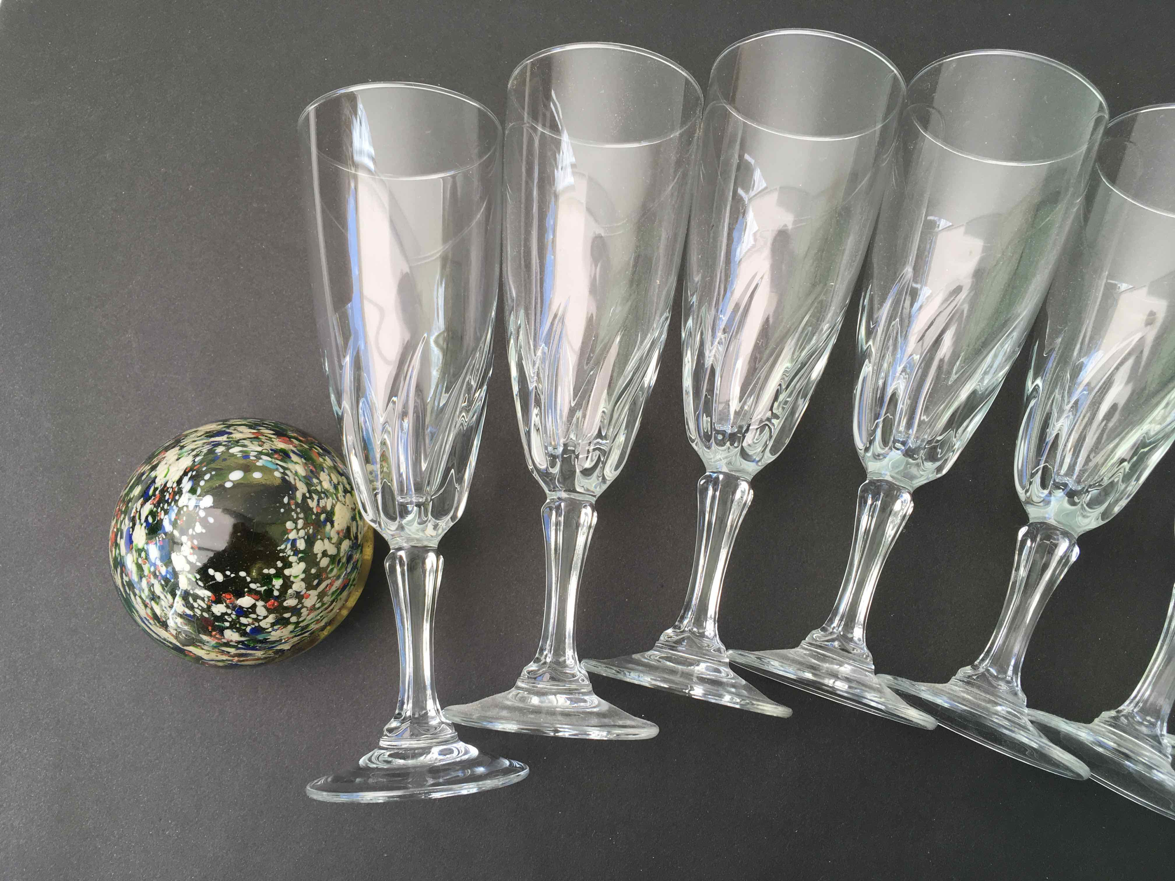 Set 8 vintage champagne flutes