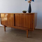 Buffet moderniste des années 1970