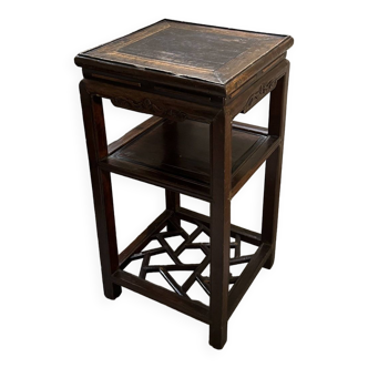 Ancienne table d'appoint en orme oriental chinois du 19ème siècle.