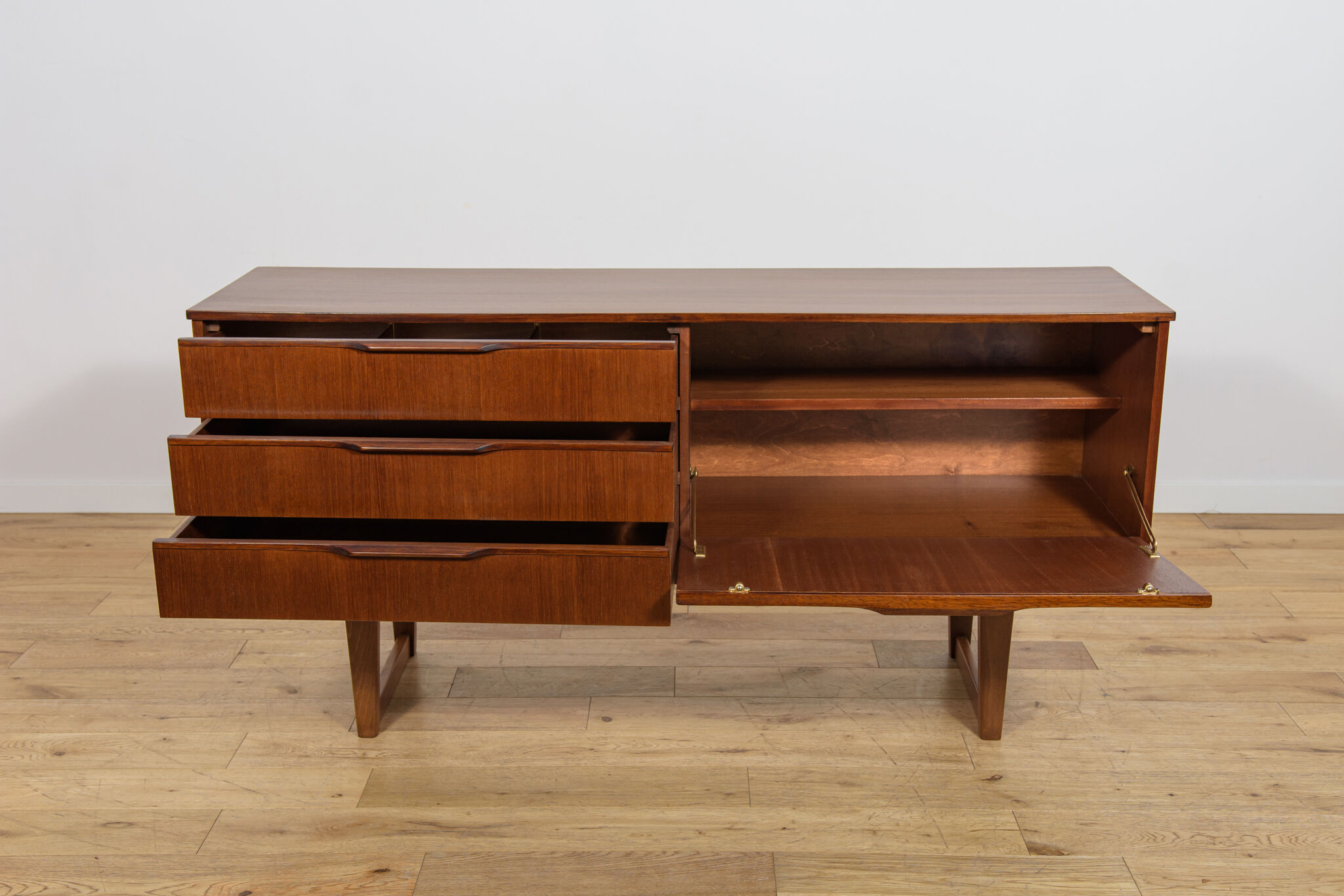 Buffet en teck des années 1960, Royaume-Uni