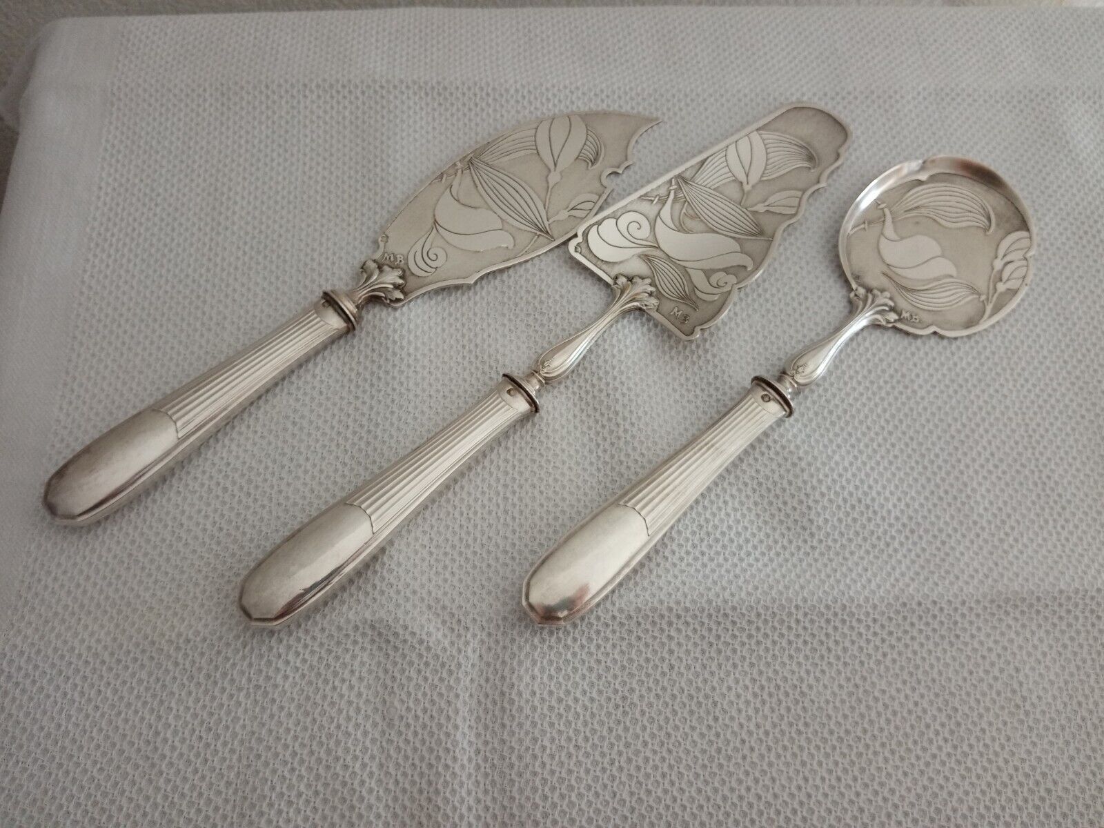 Cutlery with minerva silver handle