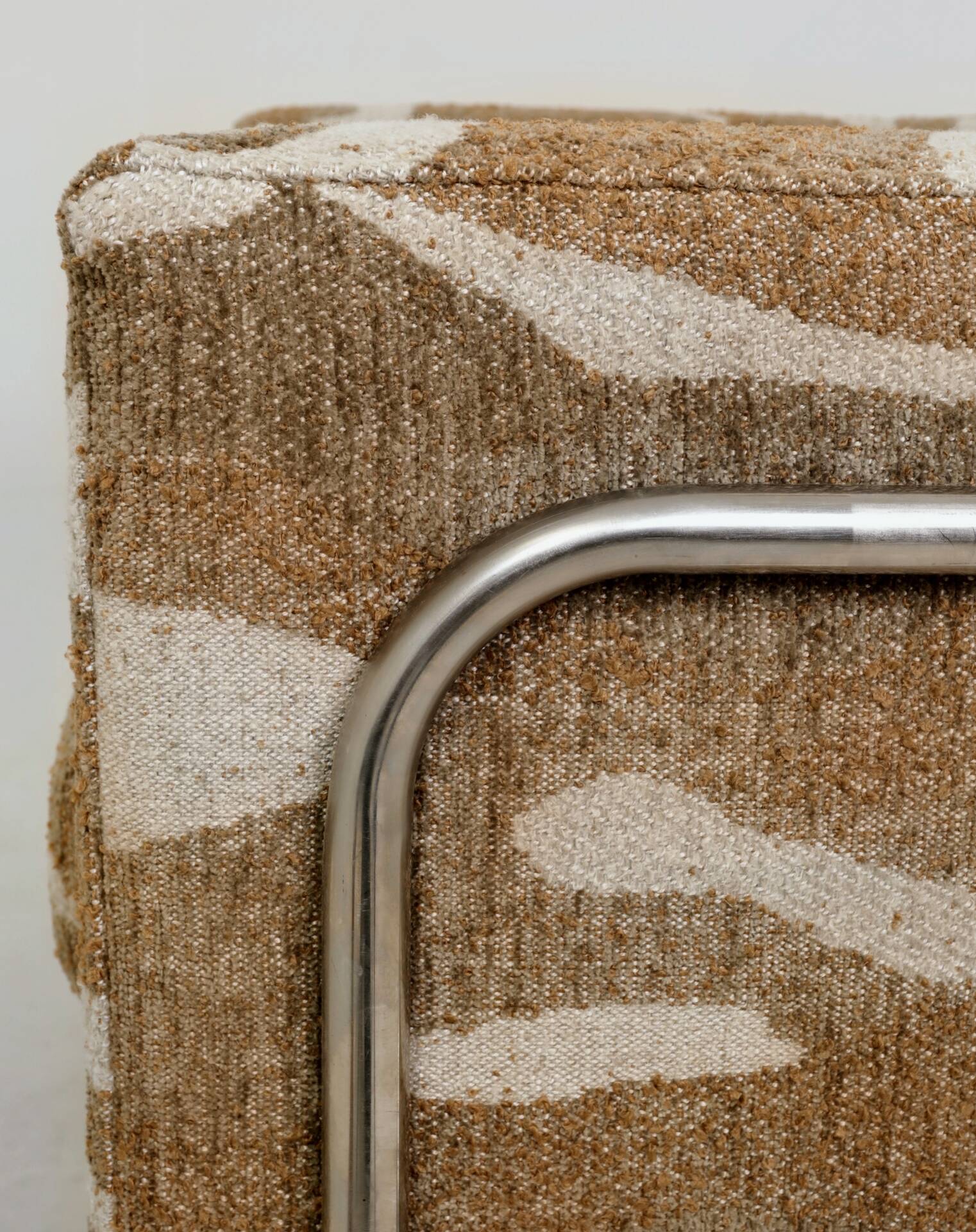 Fauteuil de hall brutaliste Jacquard beige