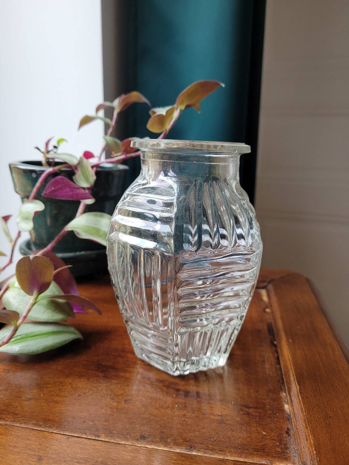 Vase à bulbe strié