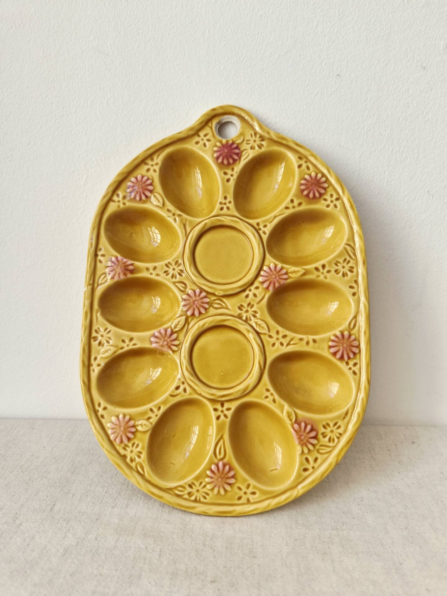 Vintage egg plate in majolica - 1970s
