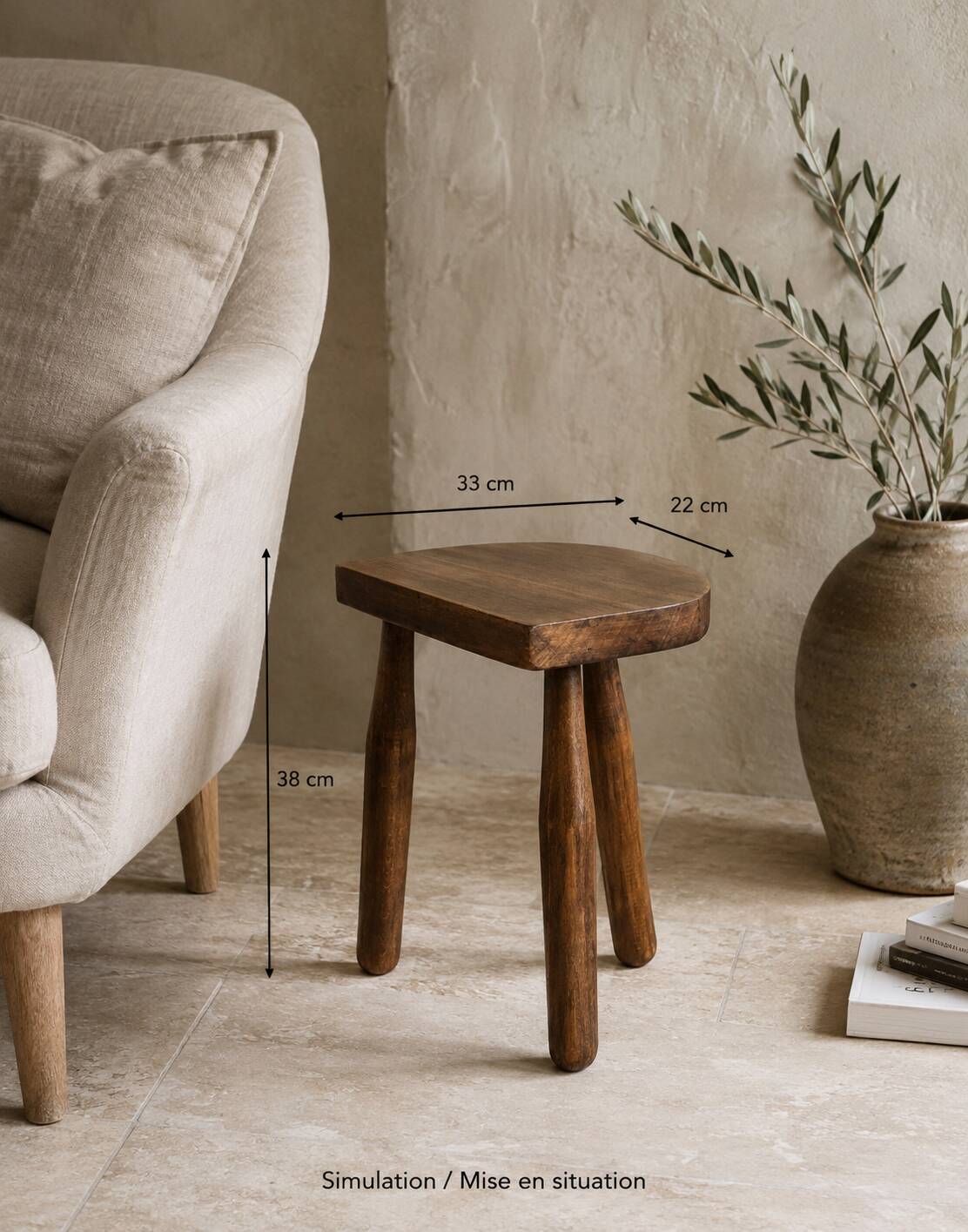 Tabouret bas tripode en bois massif, design organique brutaliste, années 70