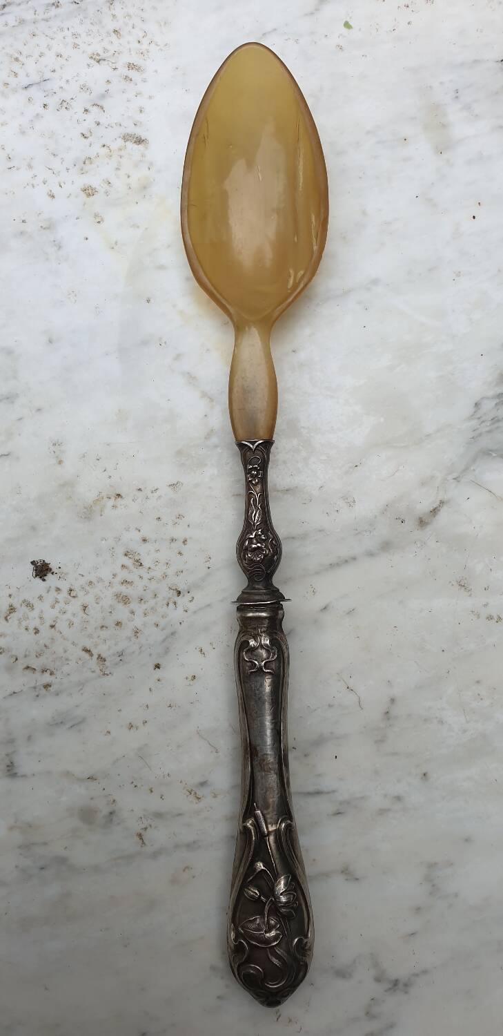 Art Nouveau salad servers in horn and silver metal