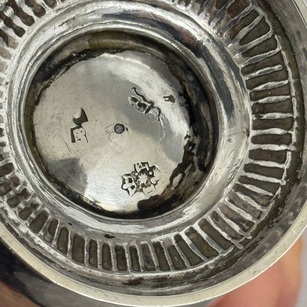 Timbale en argent XVIIIe poinçon fermiers généraux pied godronné