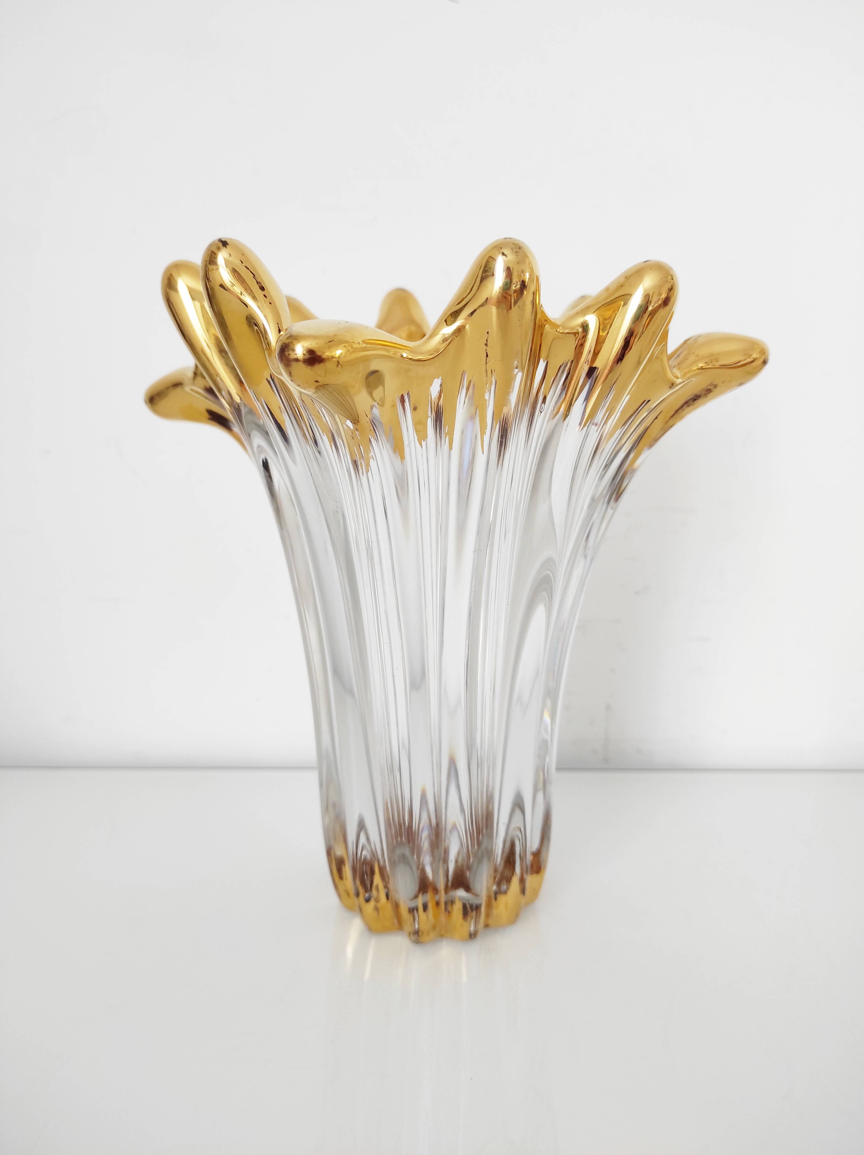 Splash-shaped crystal vase with gold rim