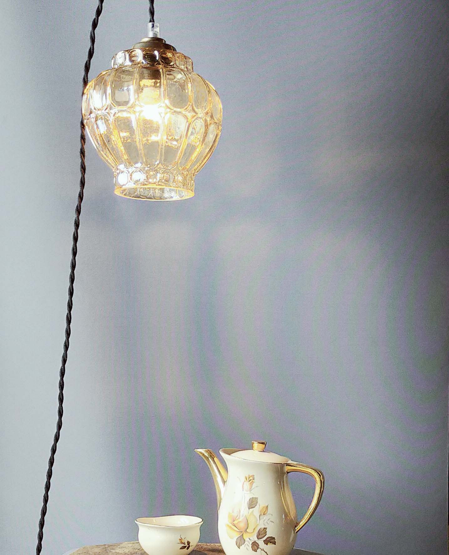 Golden crystal bulb walker
