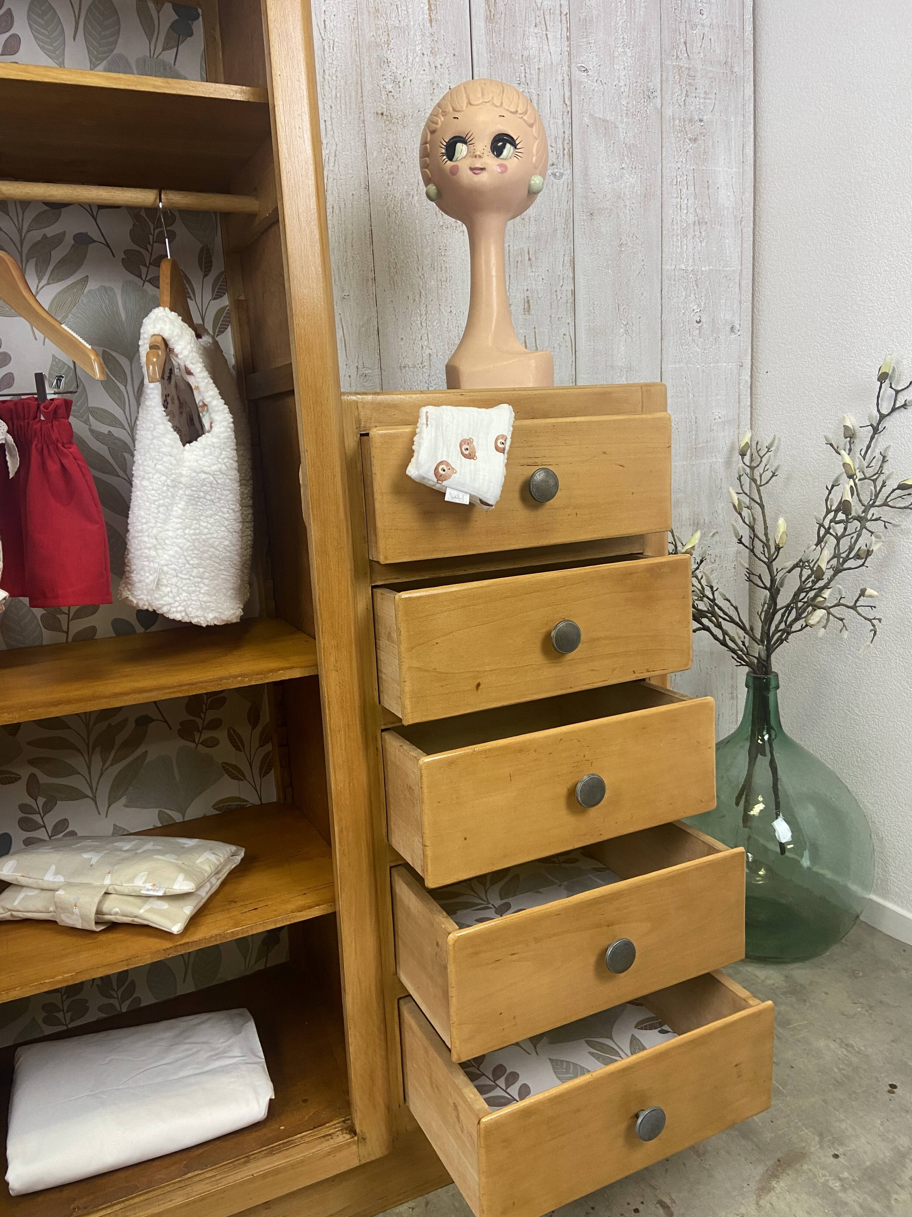 Armoire asymétrique vintage