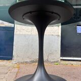 Round table with tulip base