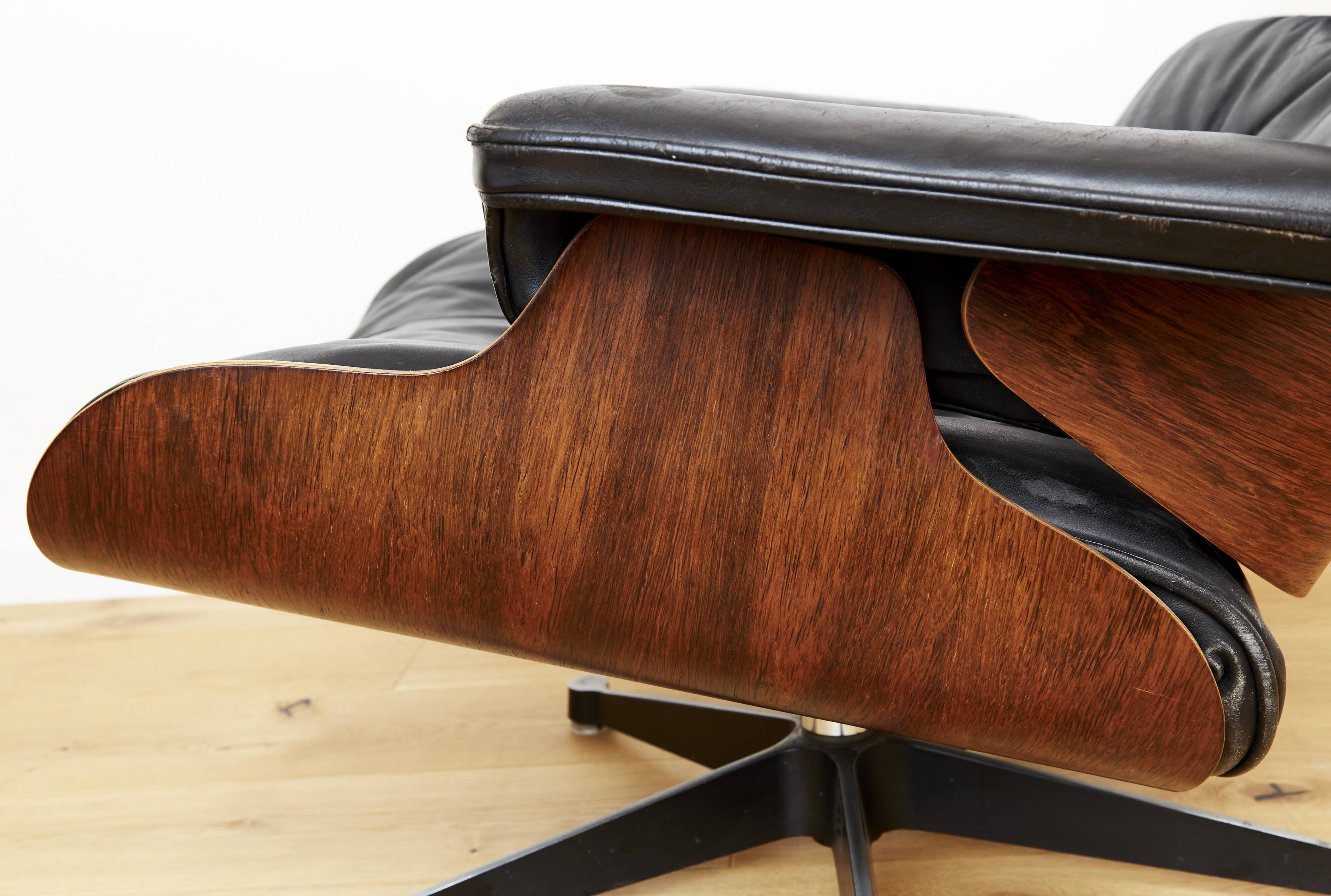 Fauteuil et pouf Charles & Ray Eames pour Herman Miller
