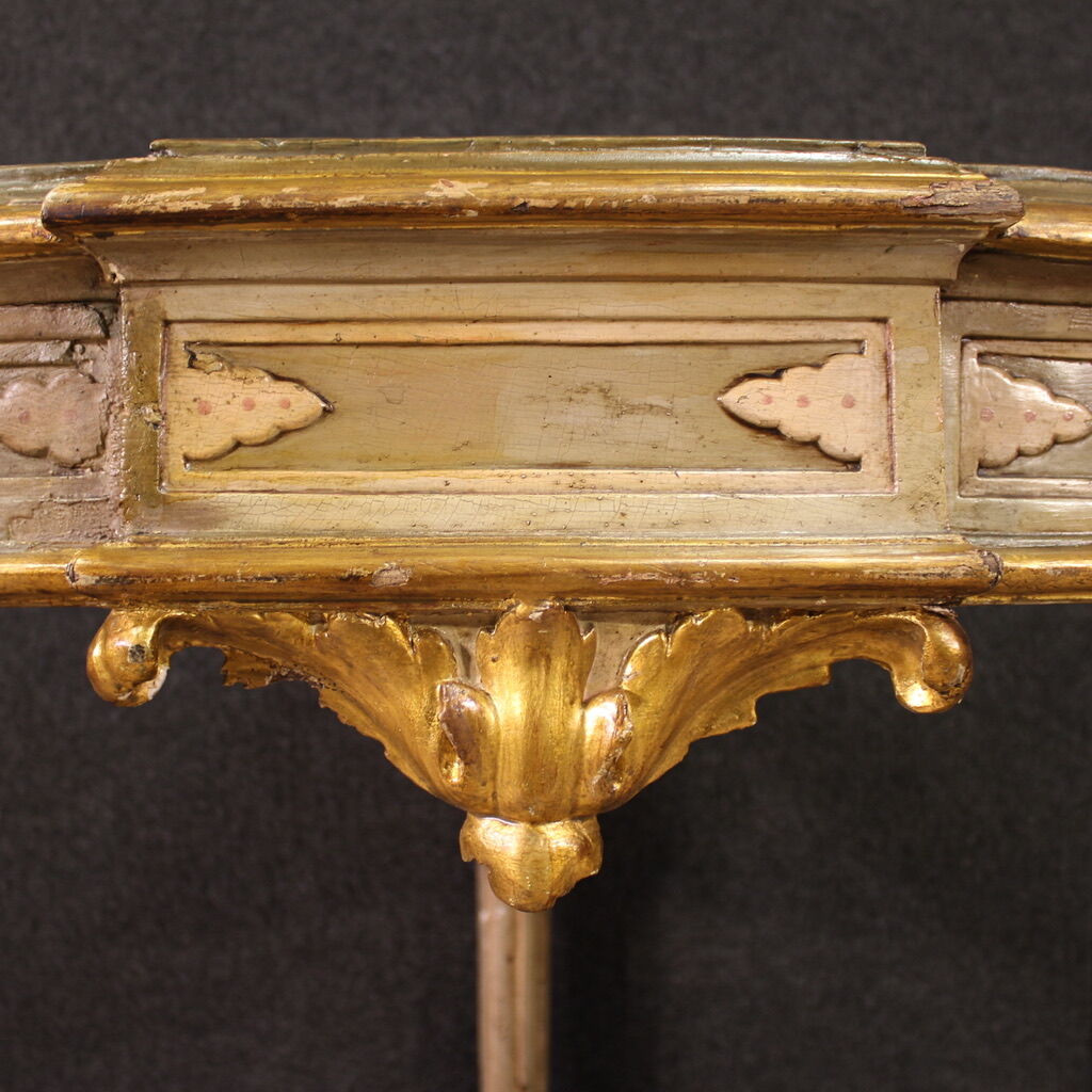 Encoignure italienne laquée du XXe siècle de style Louis XVI