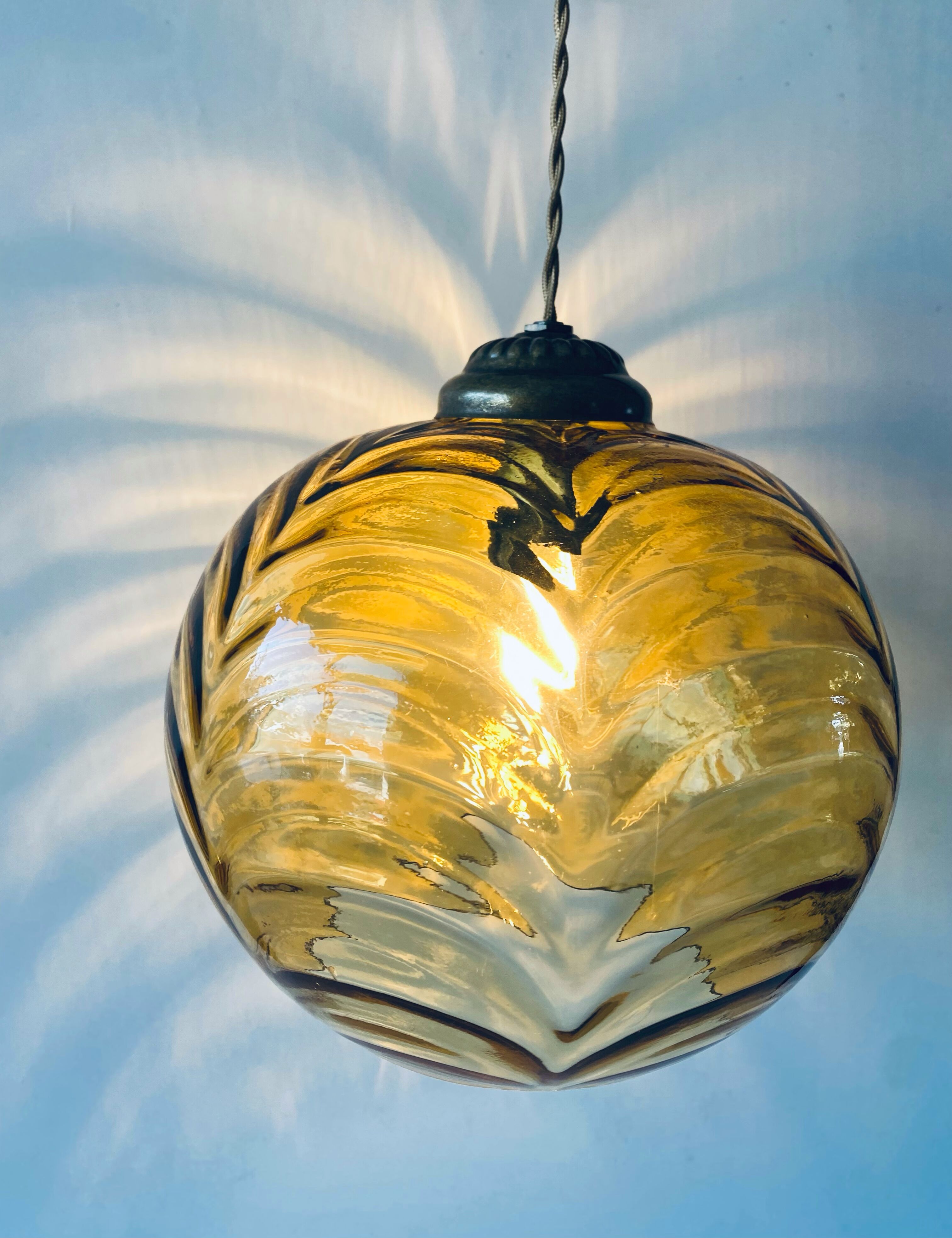 Amber glass ball suspension