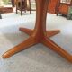 Table scandinave