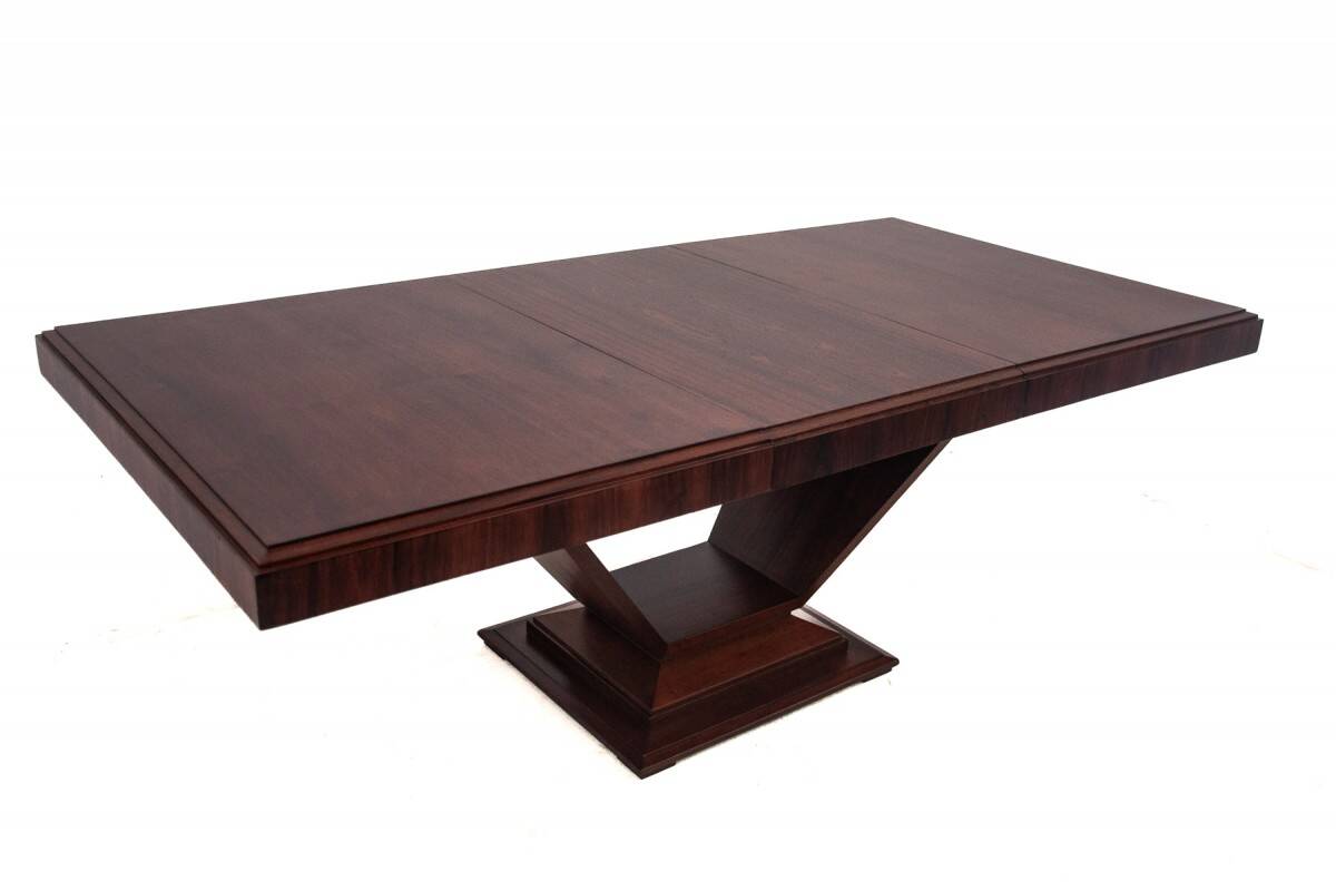 Original walnut extendable table, designed by Louis Majorelle, with 6 Art Deco chairs.