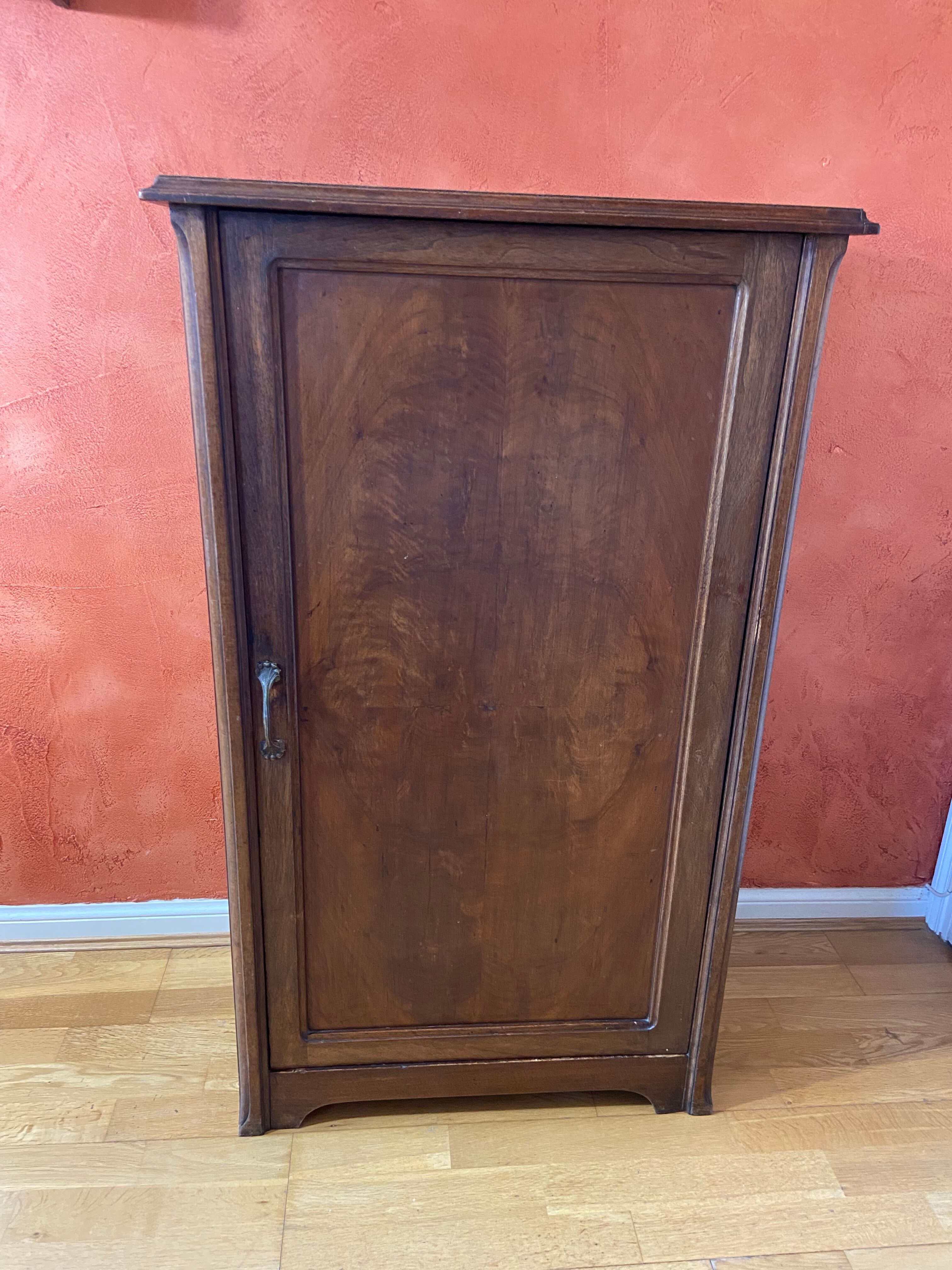 Small wardrobe buffet 1920