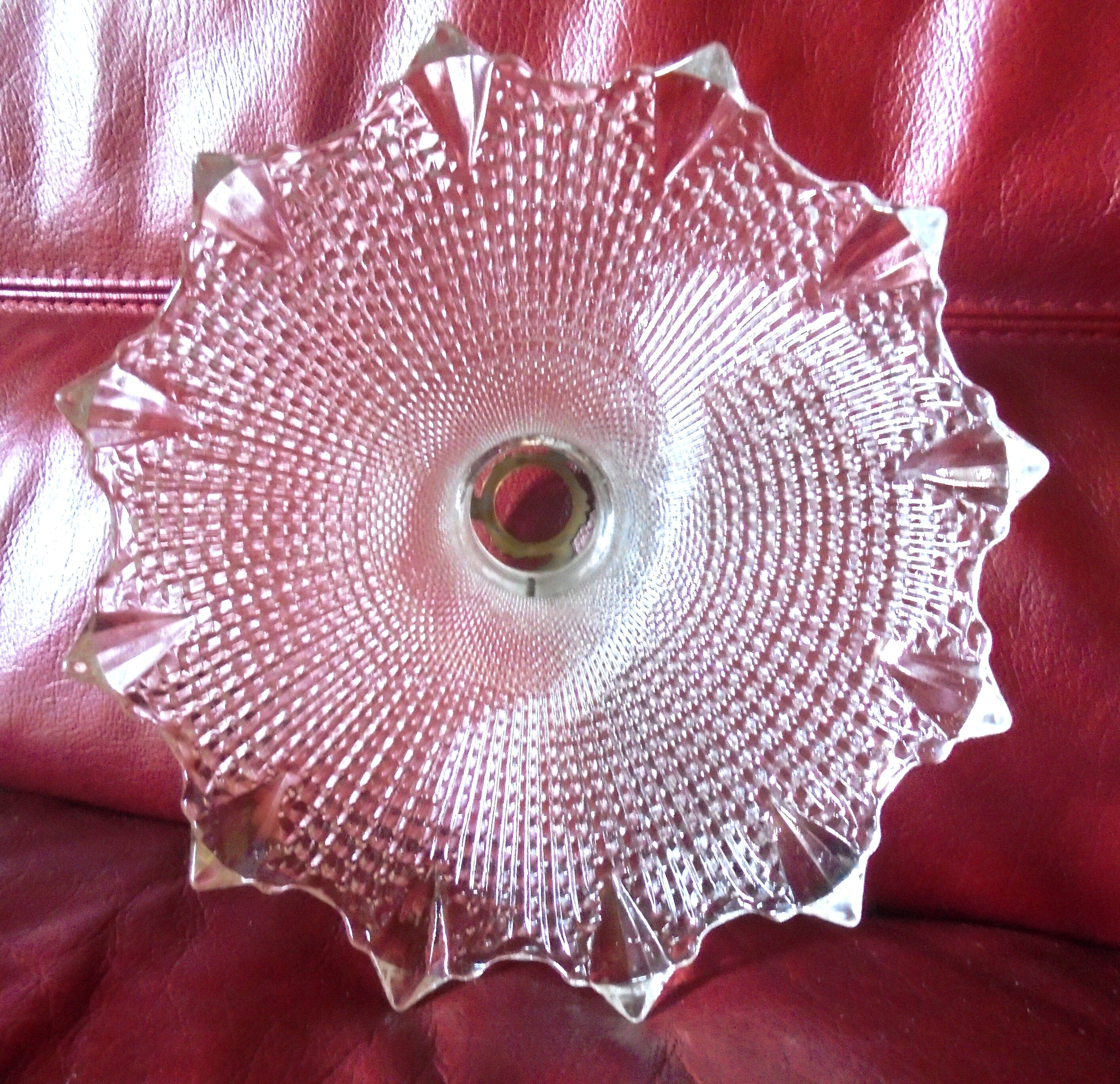 Suspension en verre taillé avec sa griffe 1950