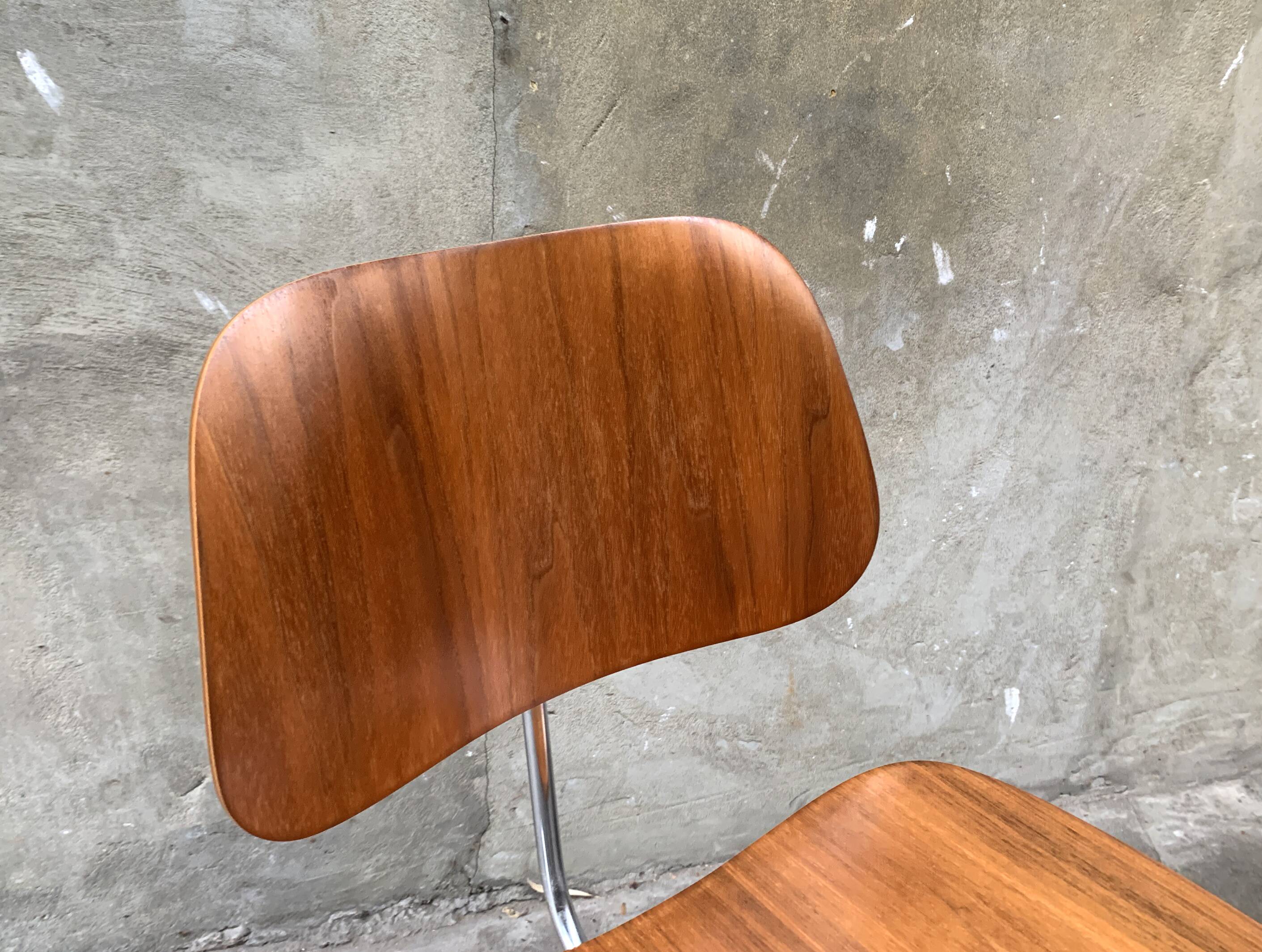 Chaises DCM Noyer Ray & Charles Eames Dining Chair Metal Herman Miller